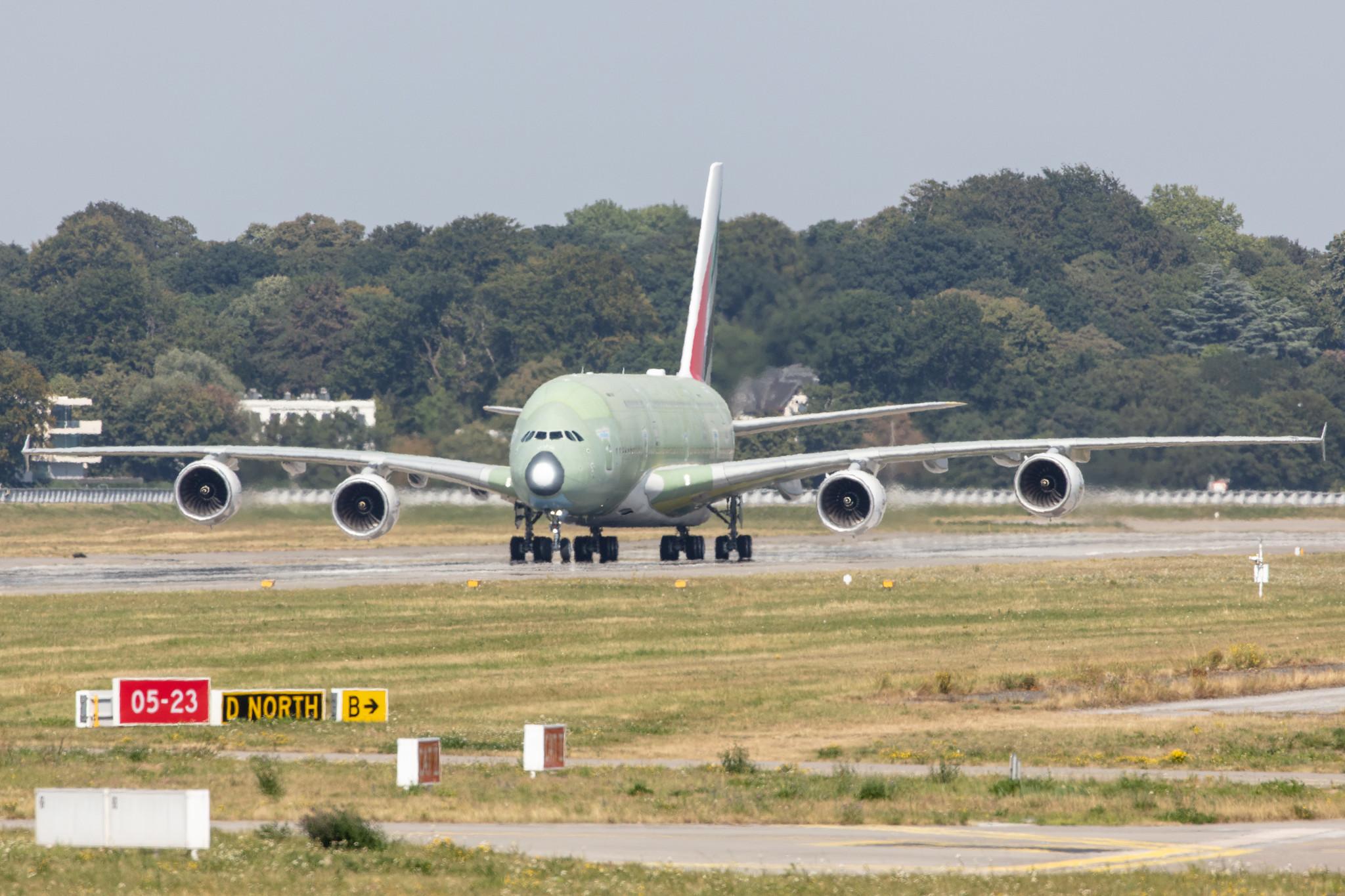 Hamburg Finkenwerder: Emirates (EK / UAE) |  Airbus A380-842 A388 | F-WWSS | MSN 269 (A6-EVP)