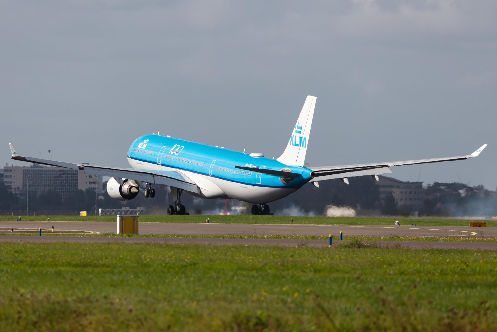 Amsterdam Airport Schiphol: KLM (KL / KLM) |  Airbus A330-303 A333 | PH-AKD | MSN 1300