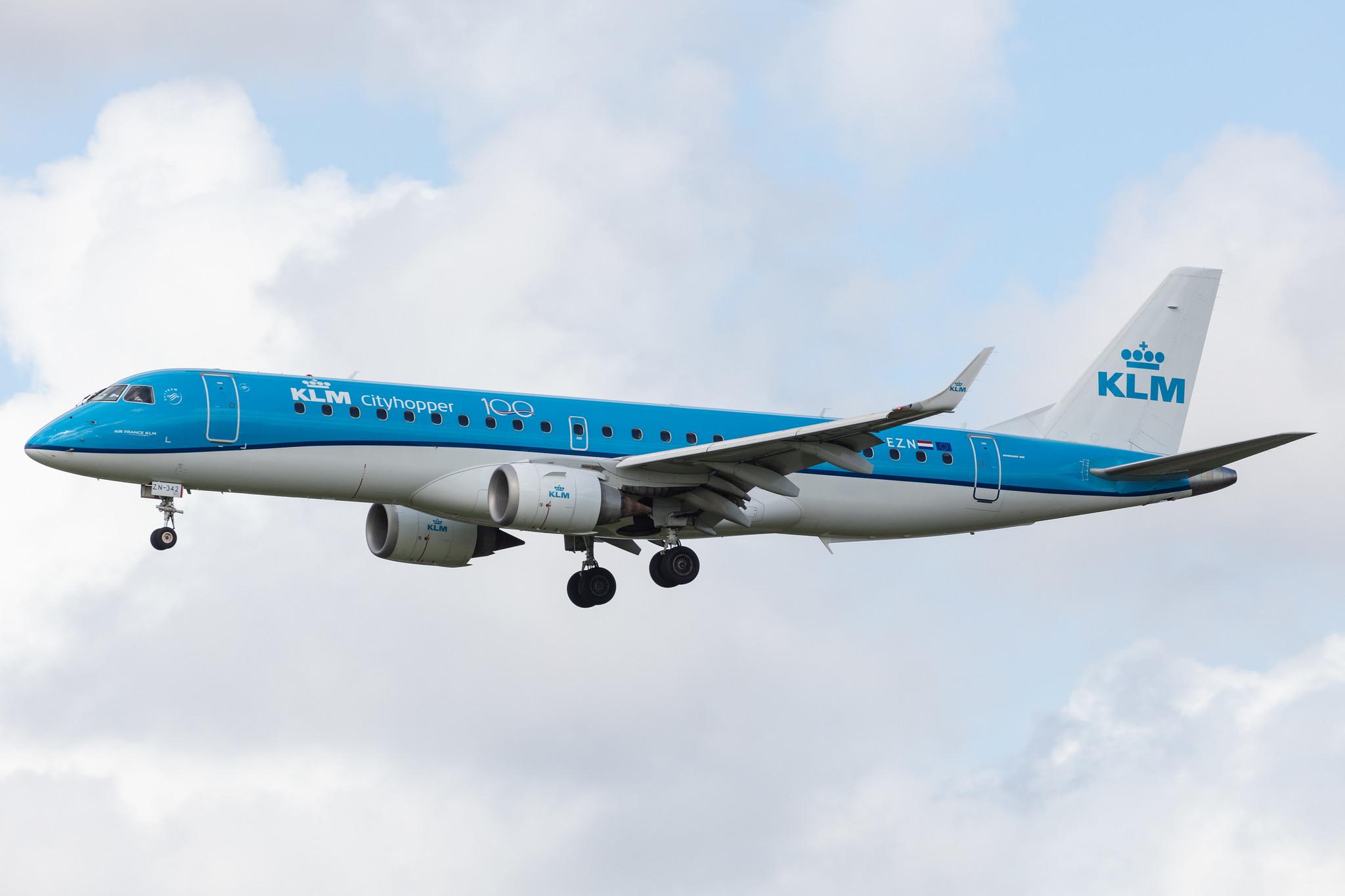 Amsterdam Airport Schiphol: KLM (KL / KLM) | Operator: KLM Cityhopper |  Embraer E190STD E190 | PH-EZN | MSN 19000342