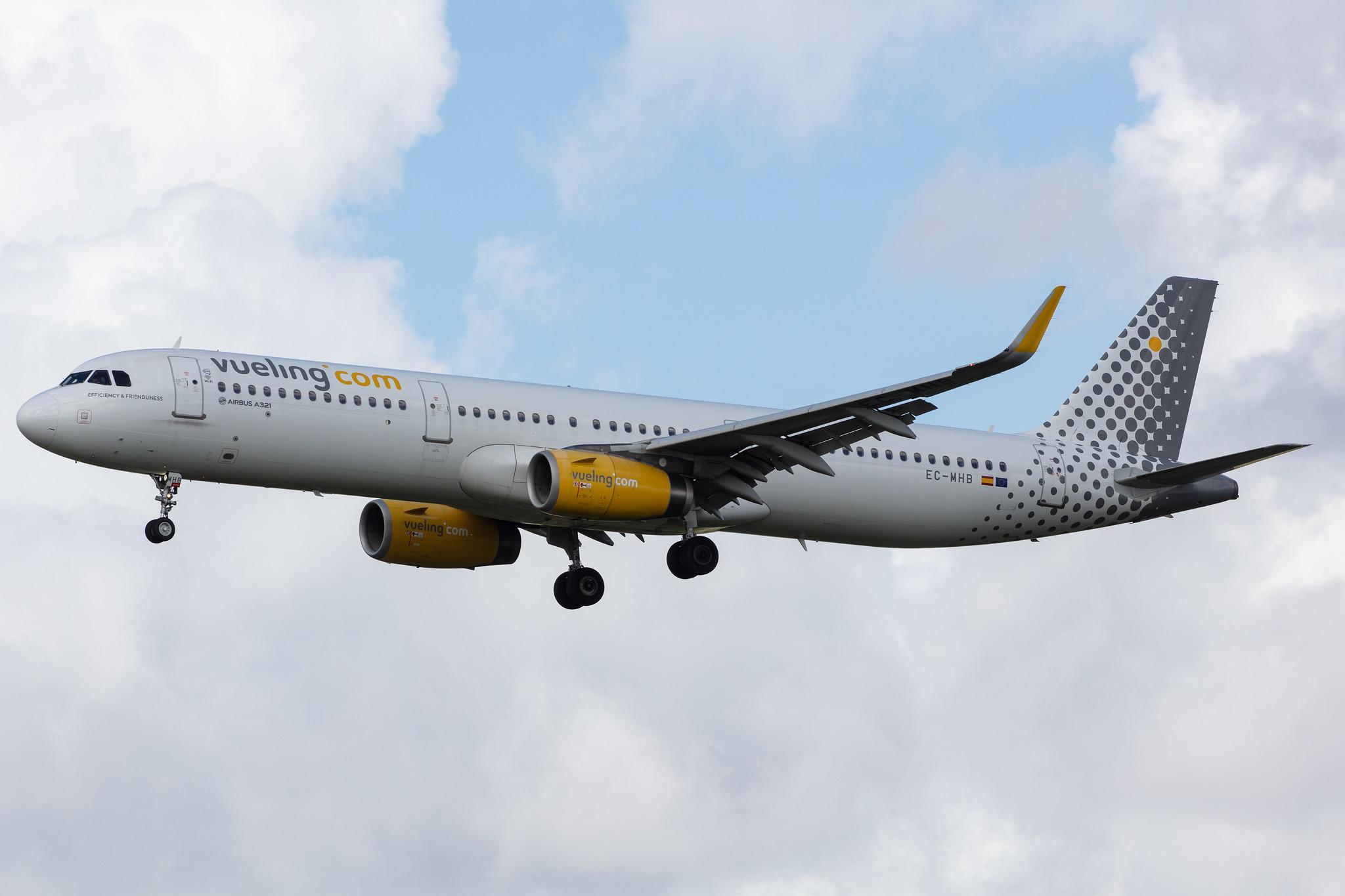 Amsterdam Airport Schiphol: Vueling (VY / VLG) |  Airbus A321-231 A321 | EC-MHB | MSN 6691