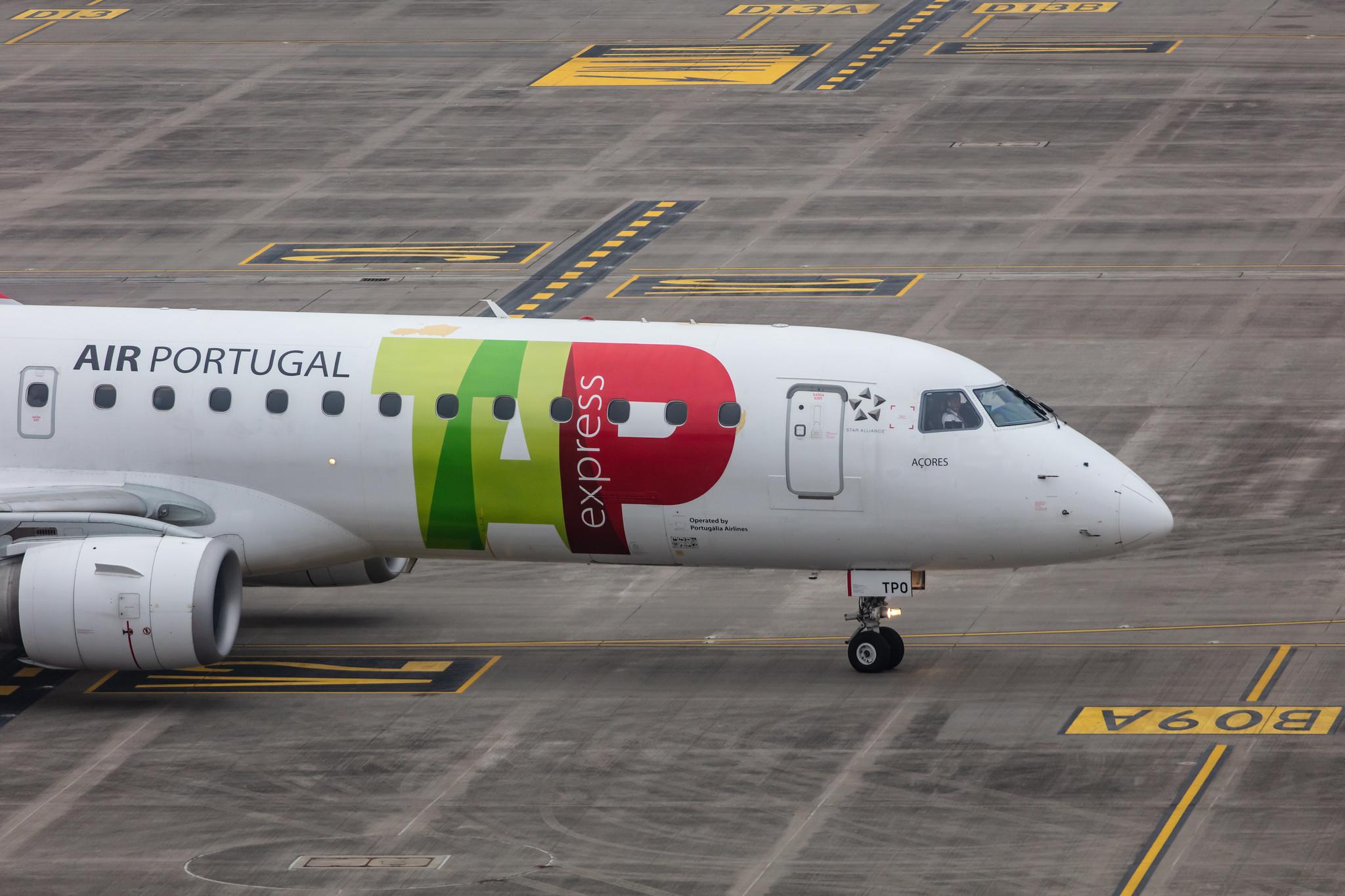 Flughafen Berlin Brandenburg: TAP Express (NI / PGA) |  Embraer E190LR E190 | CS-TPO | MSN 19000432