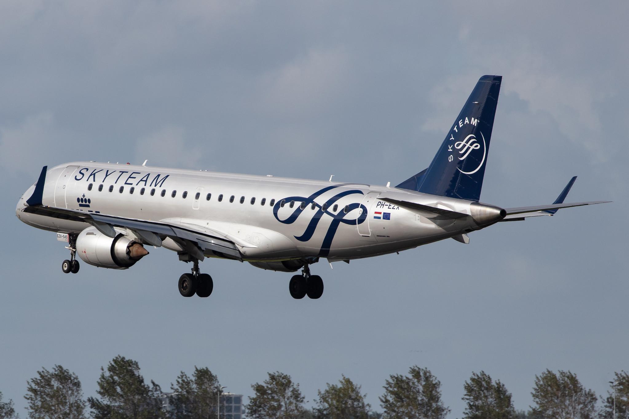 Amsterdam Airport Schiphol: KLM (KL / KLM) |  Livery: SkyTeam Livery | Operator: KLM Cityhopper |  Embraer E190STD E190 | PH-EZX | MSN 19000545