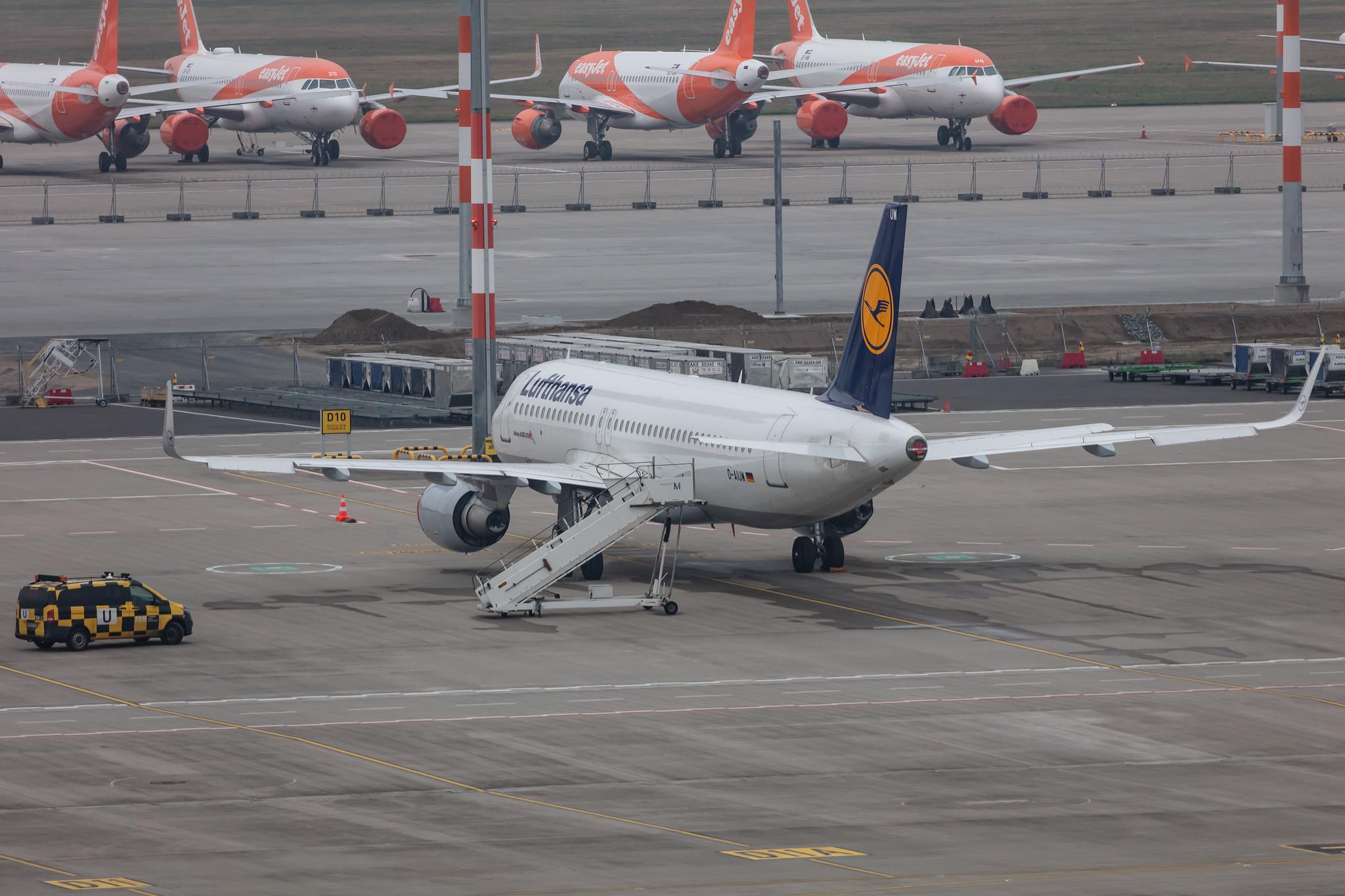 Flughafen Berlin Brandenburg: Lufthansa (LH / DLH) |  Airbus A320-214 A320 | D-AIUW | MSN 7251
