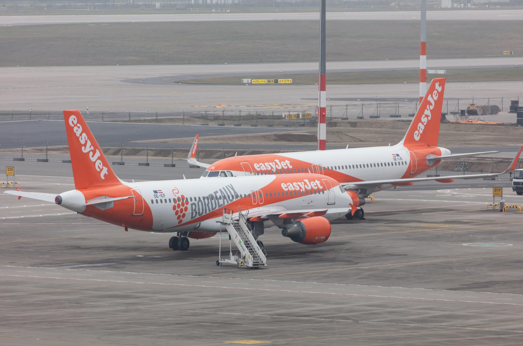 Flughafen Berlin Brandenburg: easyJet (U2 / EZY) |  Livery: Bordeaux Livery | Operator: easyJet Europe |  Airbus A320-214 A320 | OE-ICF | MSN 4708