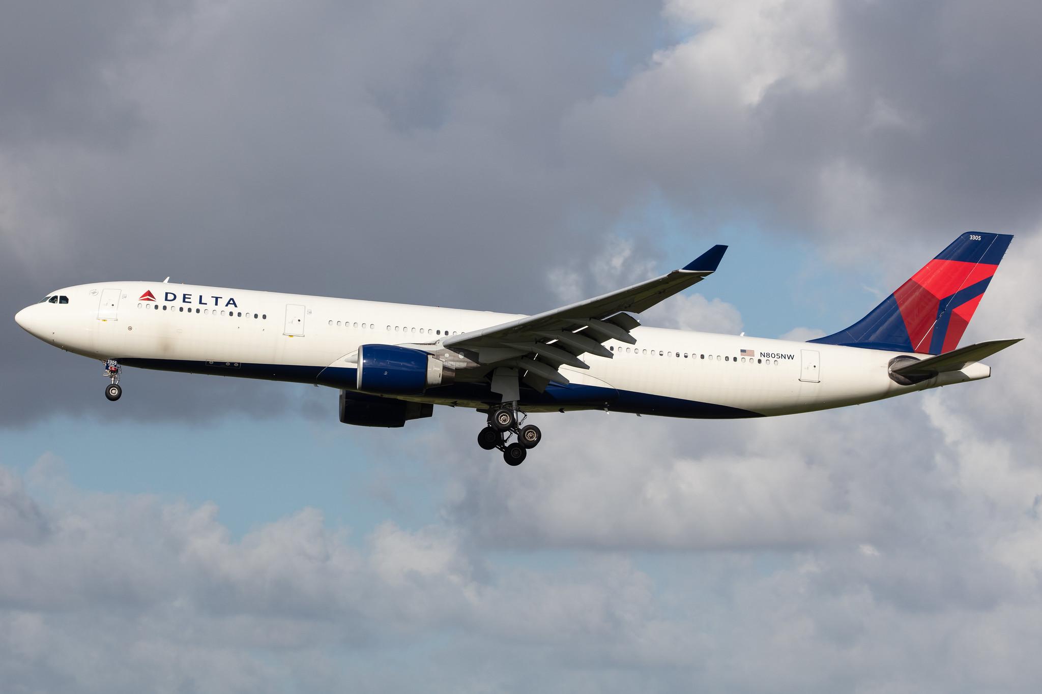 Amsterdam Airport Schiphol: Delta Air Lines (DL / DAL) |  Airbus A330-323 A333 | N805NW | MSN 0552