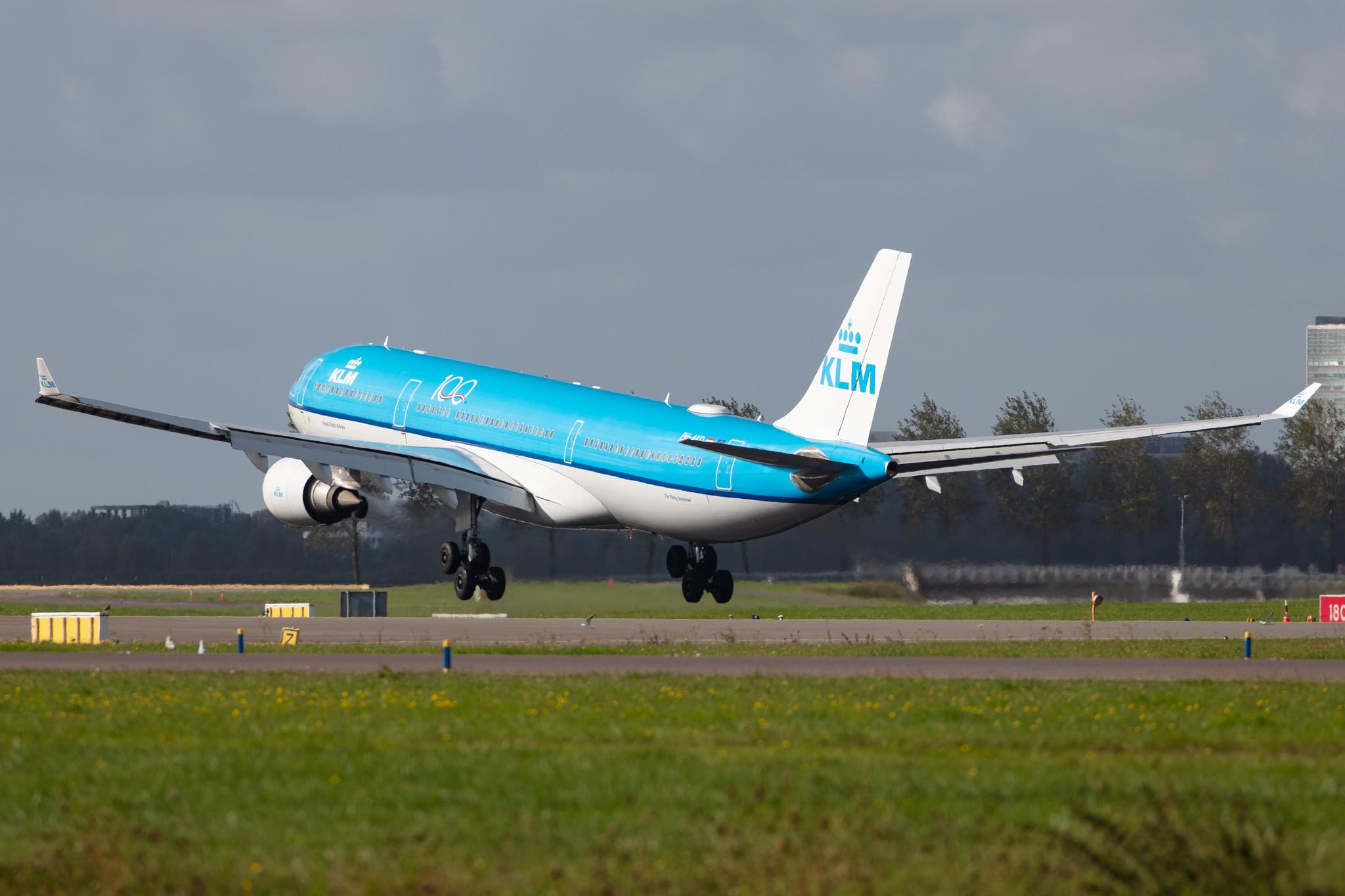 Amsterdam Airport Schiphol: KLM (KL / KLM) |  Airbus A330-303 A333 | PH-AKD | MSN 1300