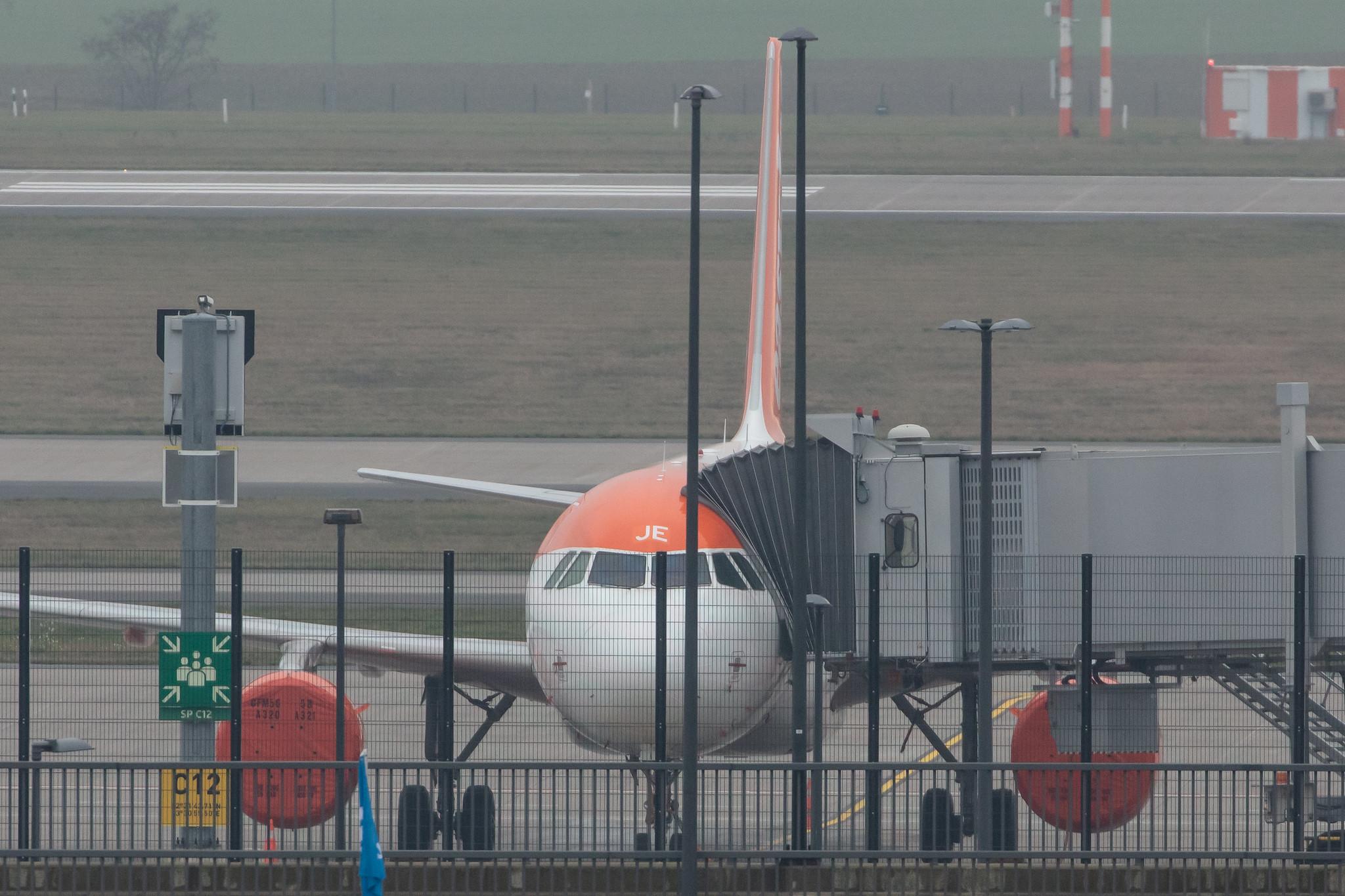Flughafen Berlin Brandenburg: easyJet (U2 / EZY) | Operator: easyJet Europe |  Airbus A320-214 A320 | OE-IJE | MSN 4636