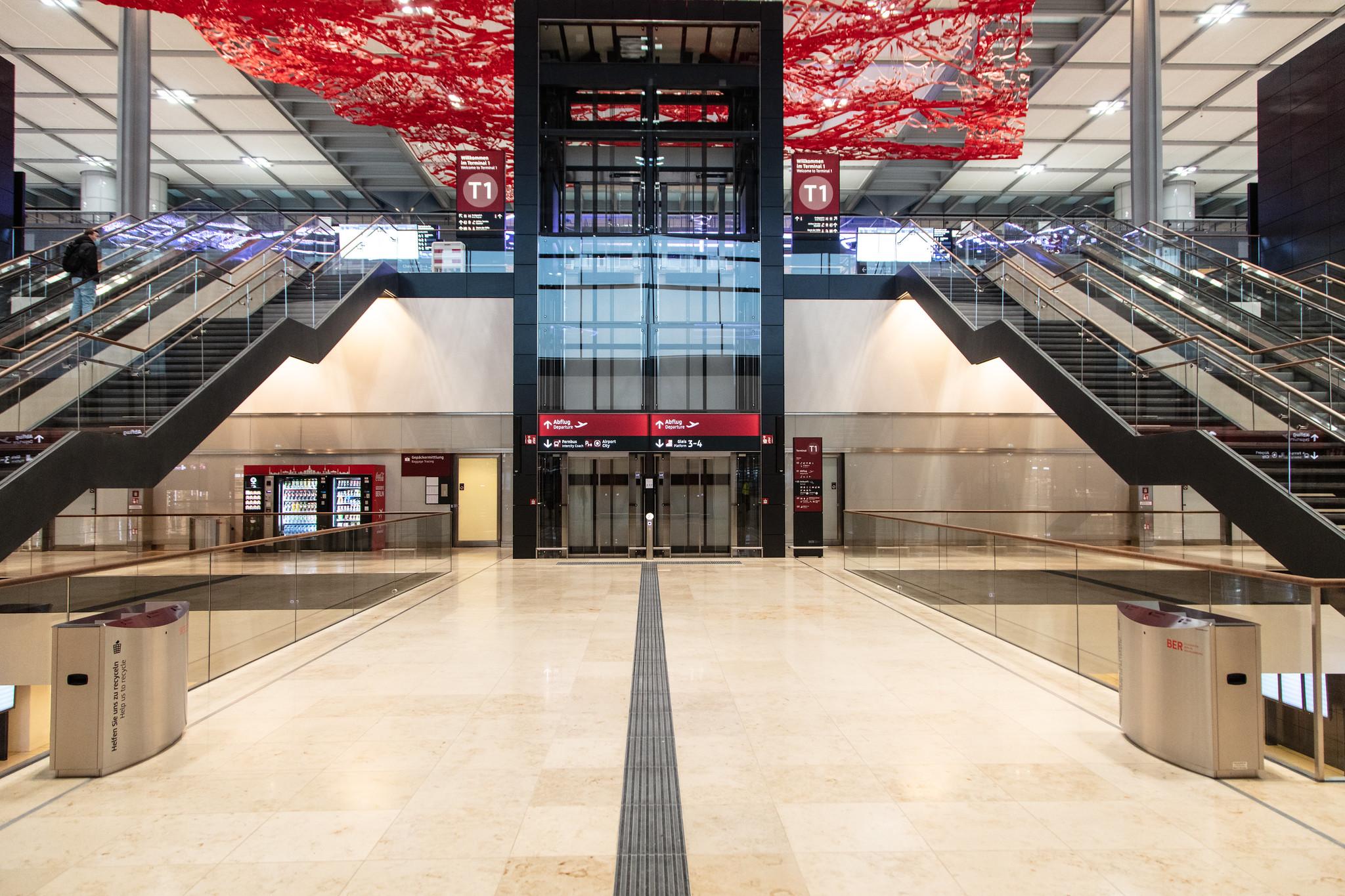 Flughafen Berlin Brandenburg: Terminalgebäude / Landside