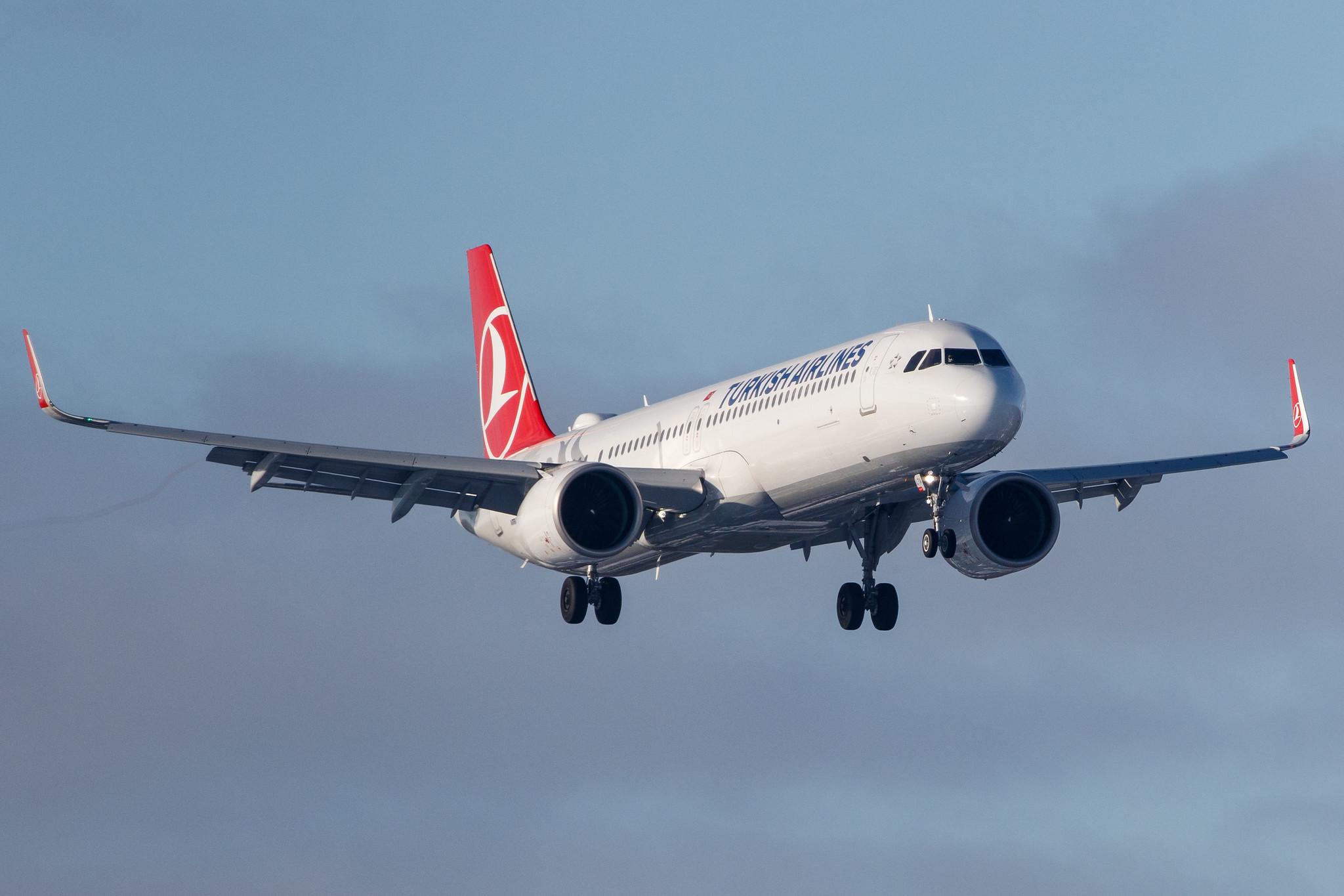 Hamburg Airport: Turkish Airlines (TK / THY) |  Airbus A321-271NX A21N | TC-LTA | MSN 09567