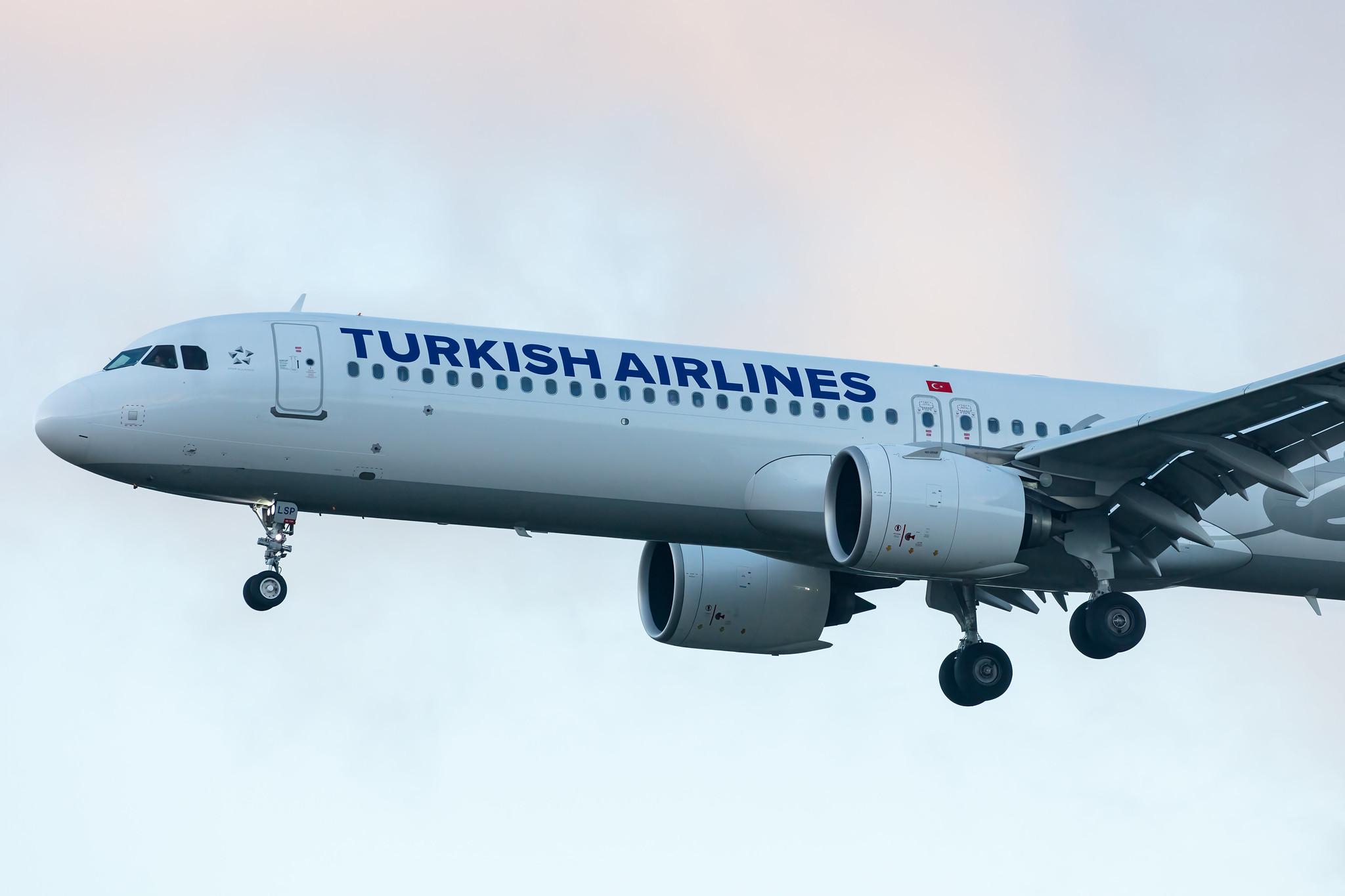 Hamburg Airport: Turkish Airlines (TK / THY) |  Airbus A321-271NX A21N | TC-LSP | MSN 9109