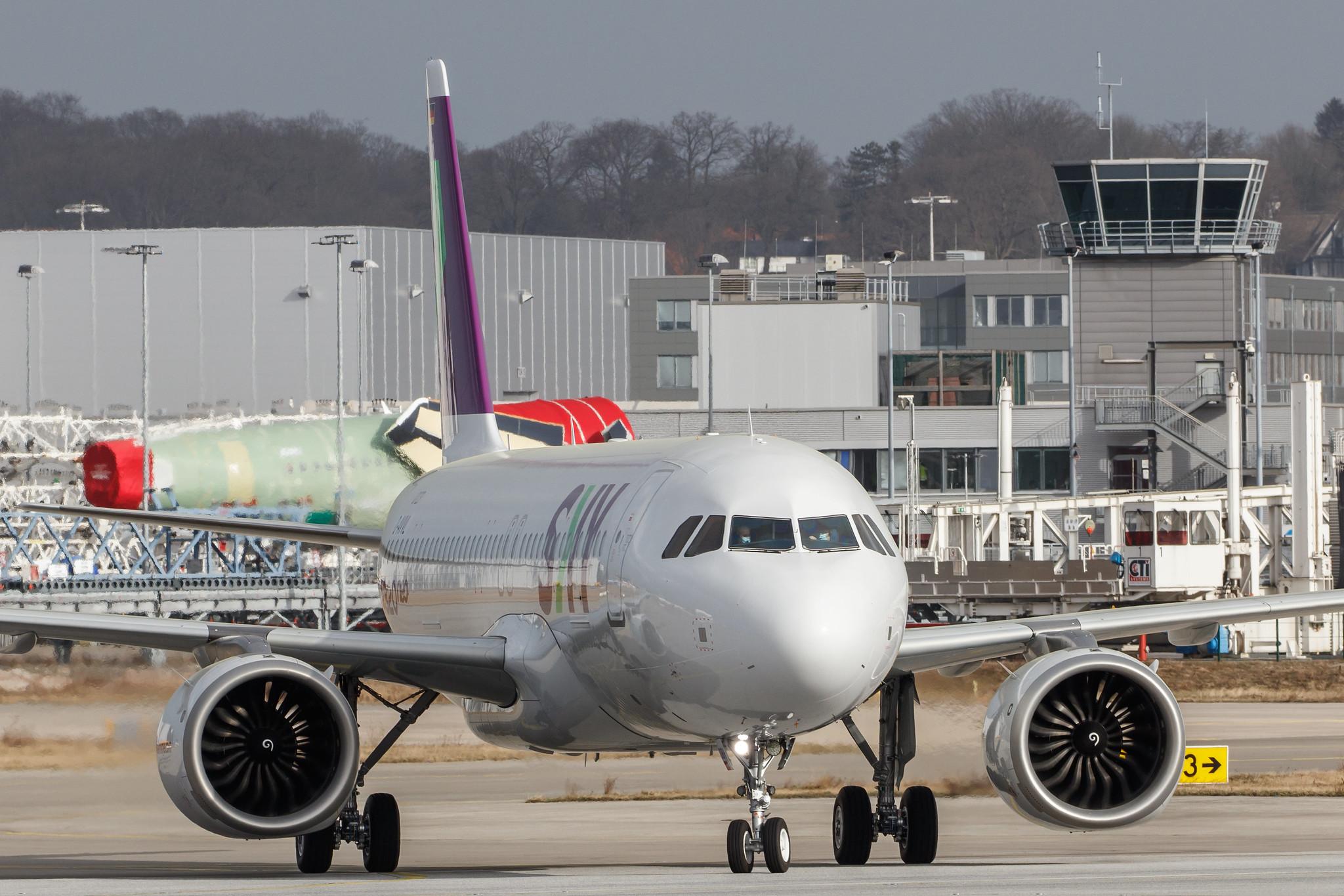 Hamburg Finkenwerder: Sky Airline (H2 / SKU) | Airbus A320-251N A20N | D-AVVL | MSN 10123