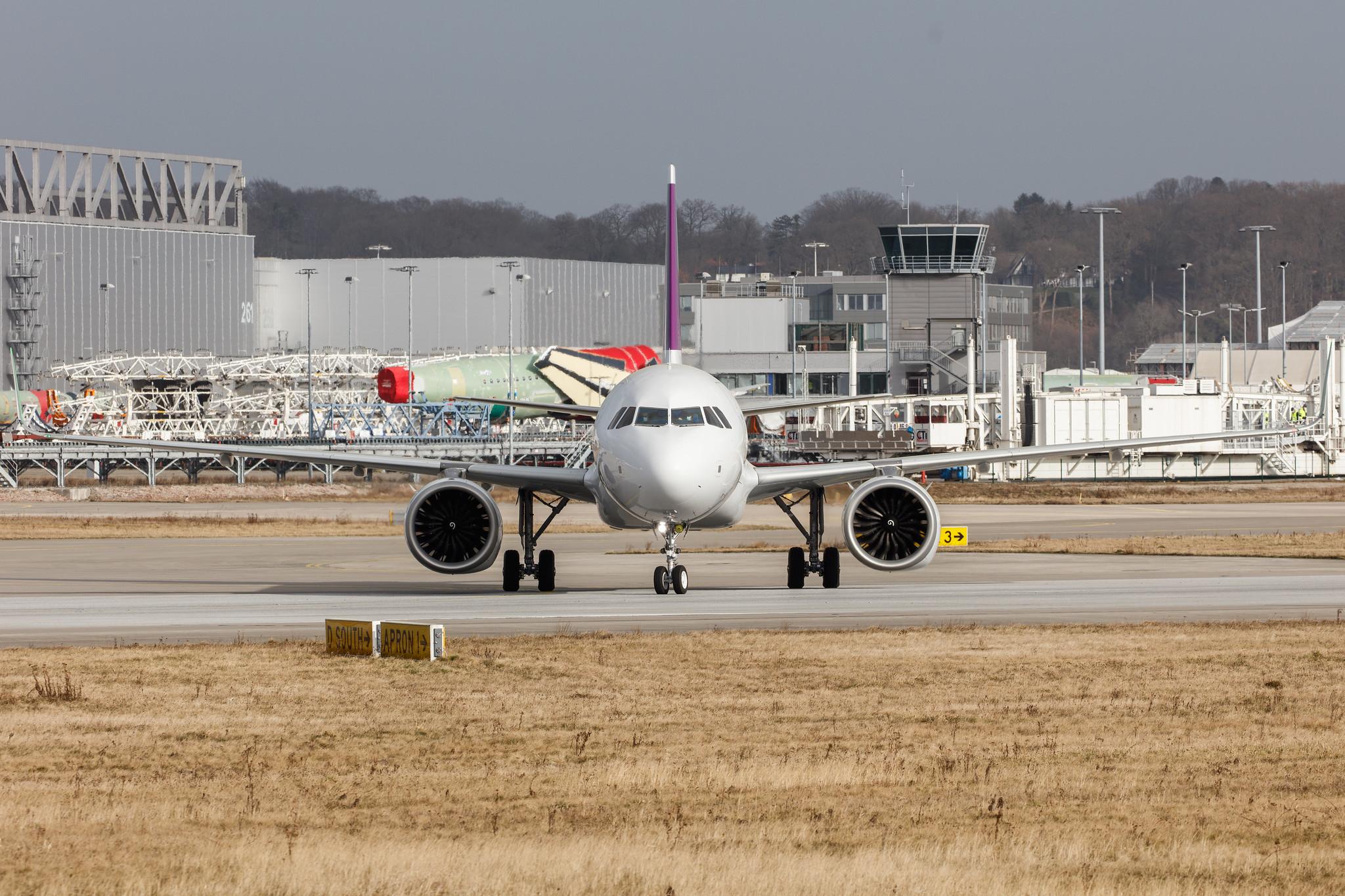 Hamburg Finkenwerder: Sky Airline (H2 / SKU) | Airbus A320-251N A20N | D-AVVL | MSN 10123