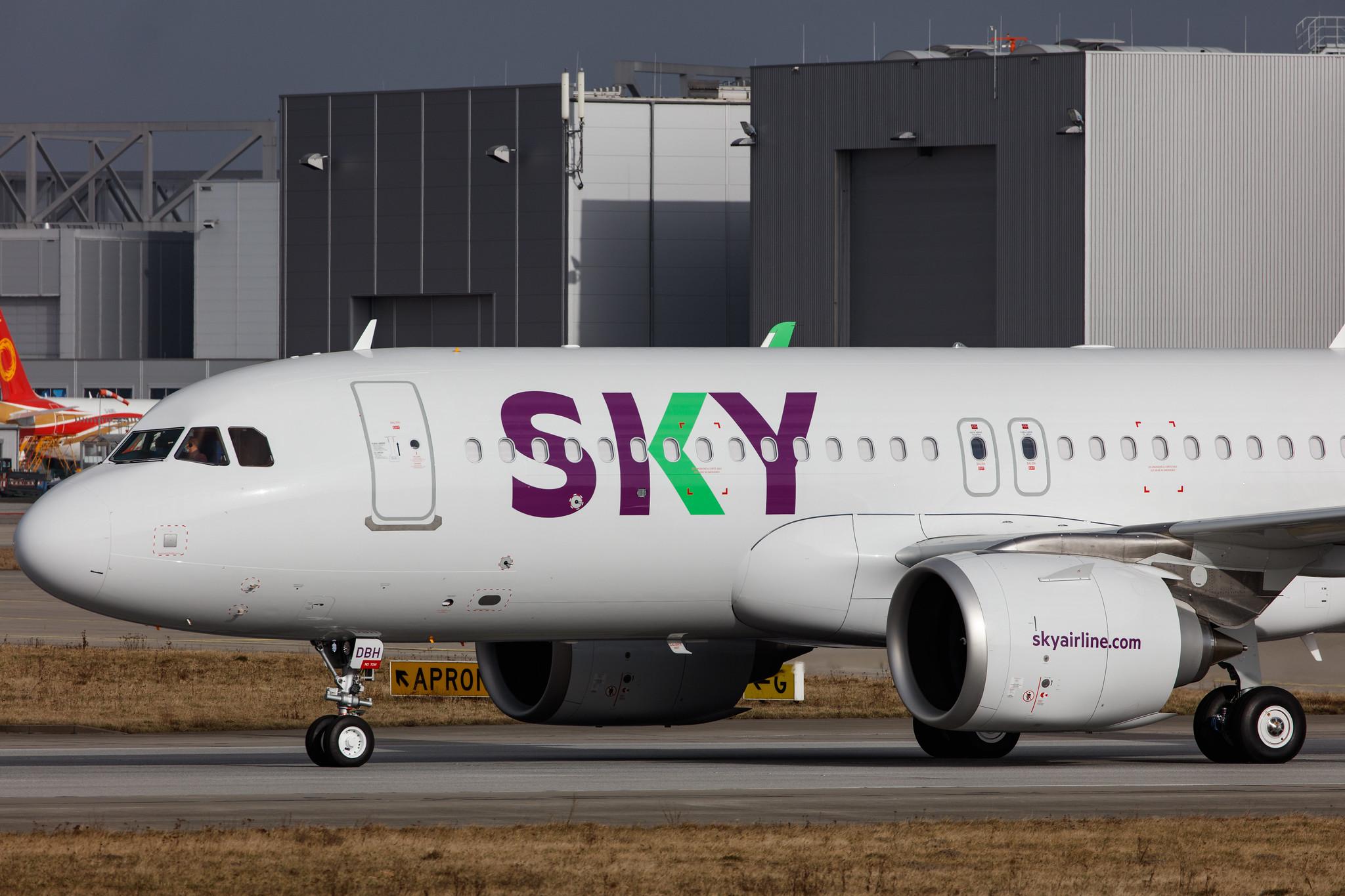 Hamburg Finkenwerder: Sky Airline (H2 / SKU) | Airbus A320-251N A20N | D-AVVL | MSN 10123
