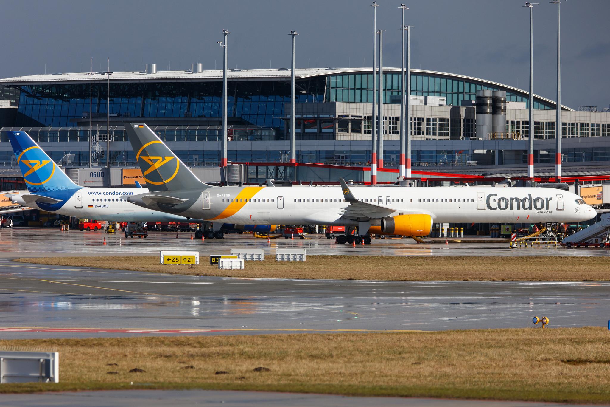 Hamburg Airport: Condor (DE / CFG) |  Boeing 757-330 B753 | D-ABOM | MSN 29022