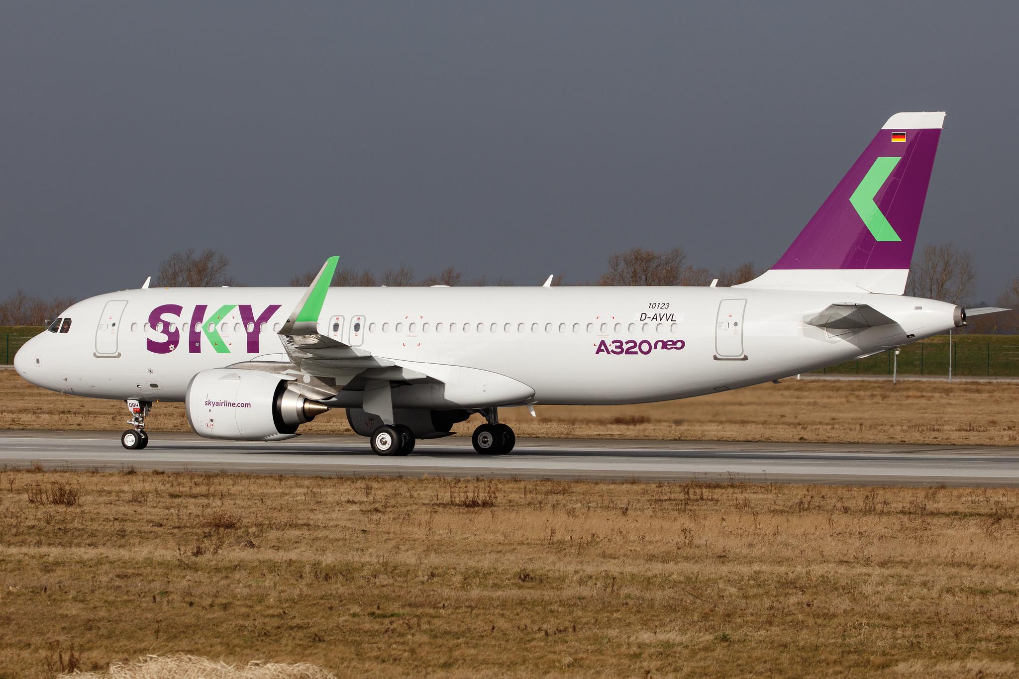 Hamburg Finkenwerder: Sky Airline (H2 / SKU) | Airbus A320-251N A20N | D-AVVL | MSN 10123