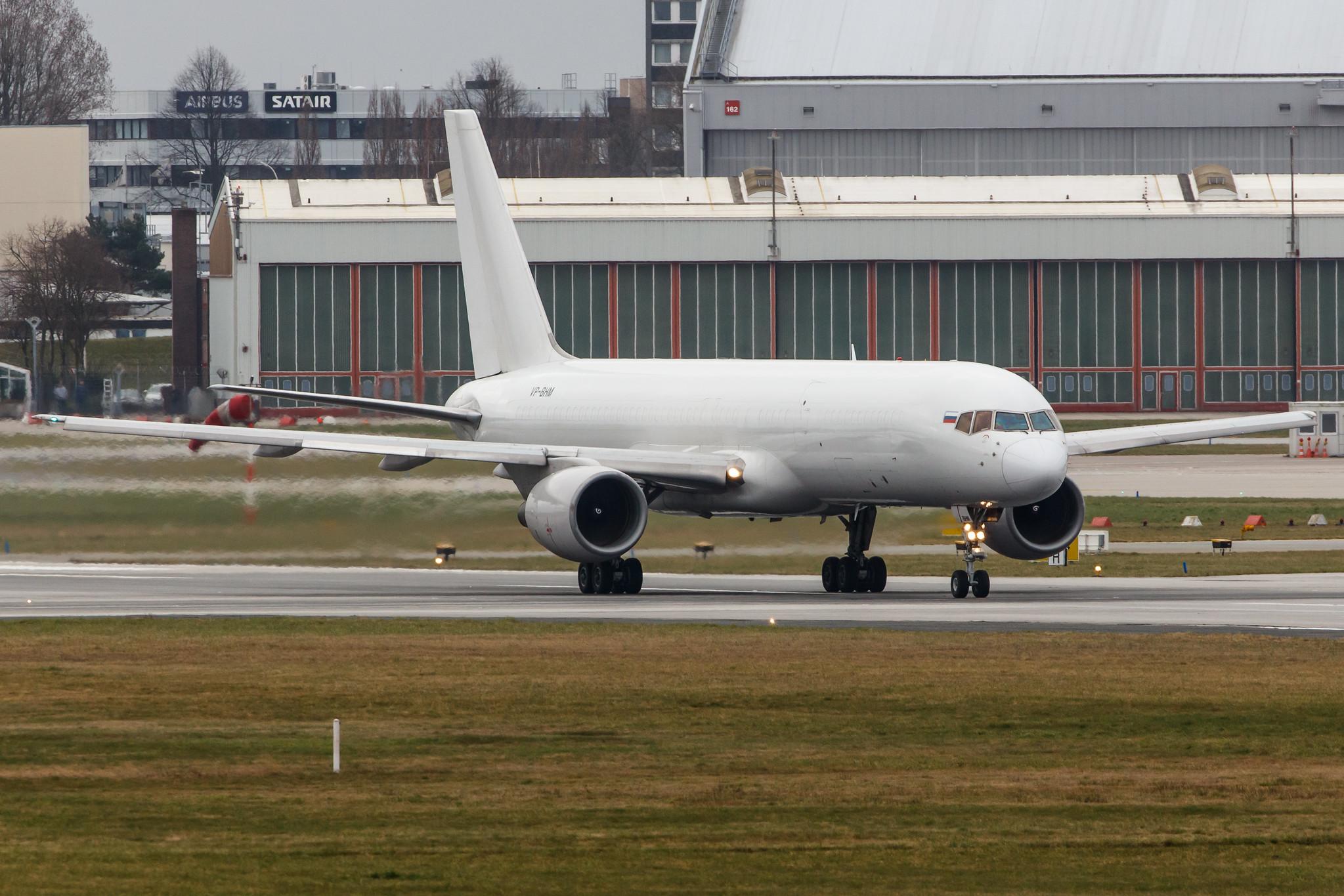 Hamburg Airport: E-Cargo Airlines (RF / ERF) |  Boeing 757-222(PCF) B752 | VP-BHM | MSN 25368