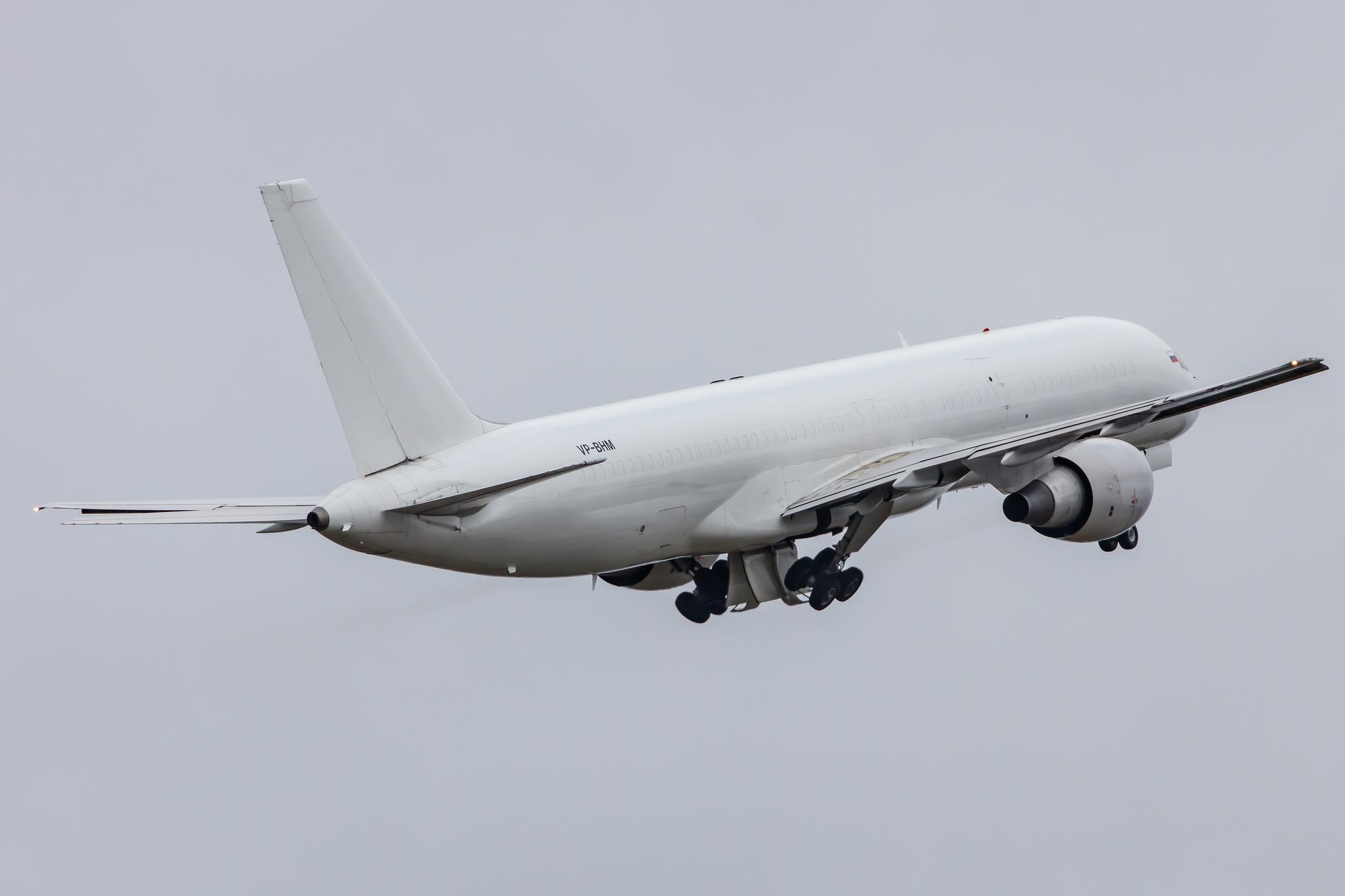 Hamburg Airport: E-Cargo Airlines (RF / ERF) |  Boeing 757-222(PCF) B752 | VP-BHM | MSN 25368