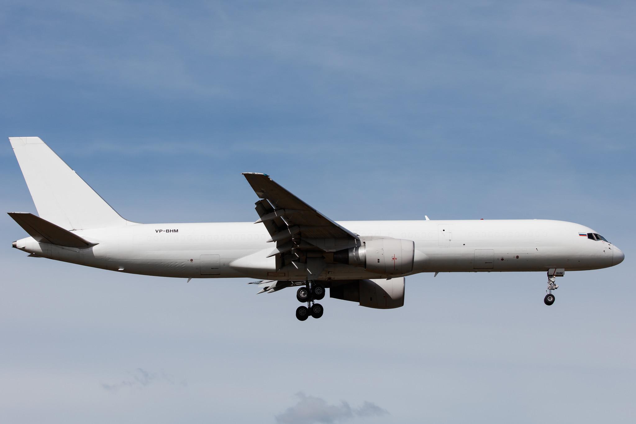 Hamburg Airport: E-Cargo Airlines (RF / ERF) |  Boeing 757-222(PCF) B752 | VP-BHM | MSN 25368