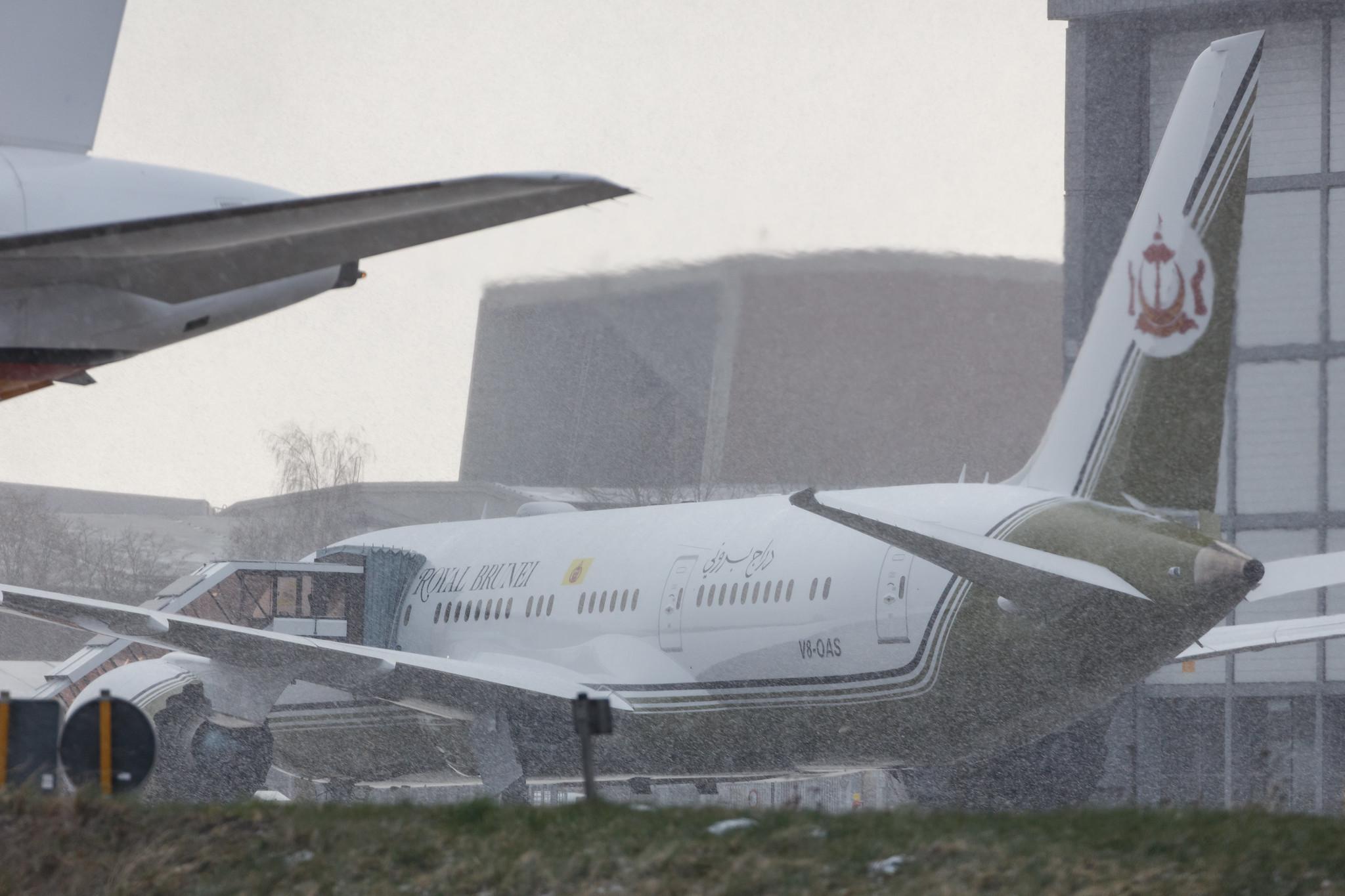 Hamburg Airport: Brunei Government |  Boeing 787-8 Dreamliner (BBJ) B788 | V8-OAS | MSN 44572