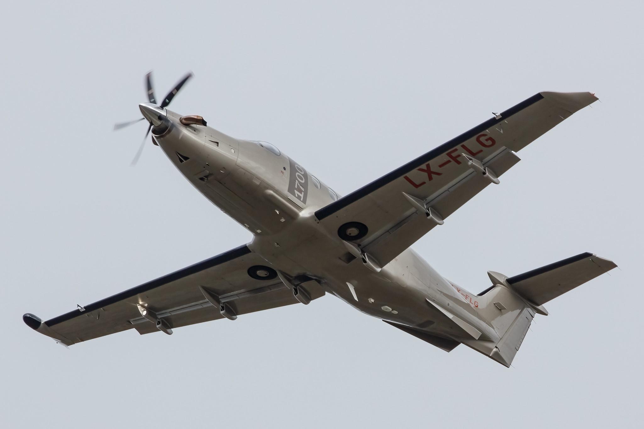 Hamburg Airport: Jetfly Aviation (/ JFA) |  Pilatus PC-12/47E PC12 | LX-FLG | MSN 1912