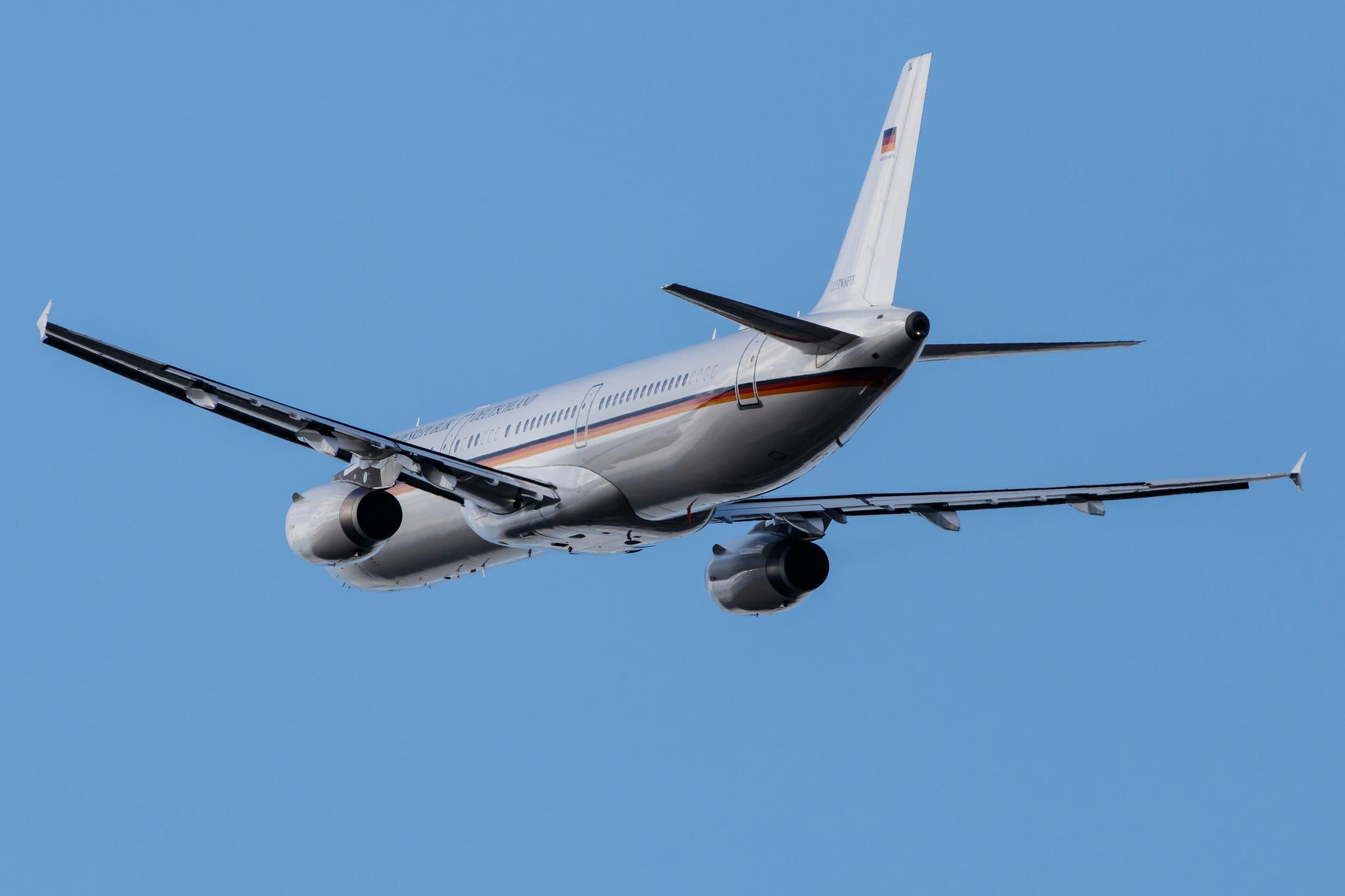 Hamburg Airport: German Air Force  (/ GAF) | Airbus A321-231 A321 | 15+04 | MSN 1214