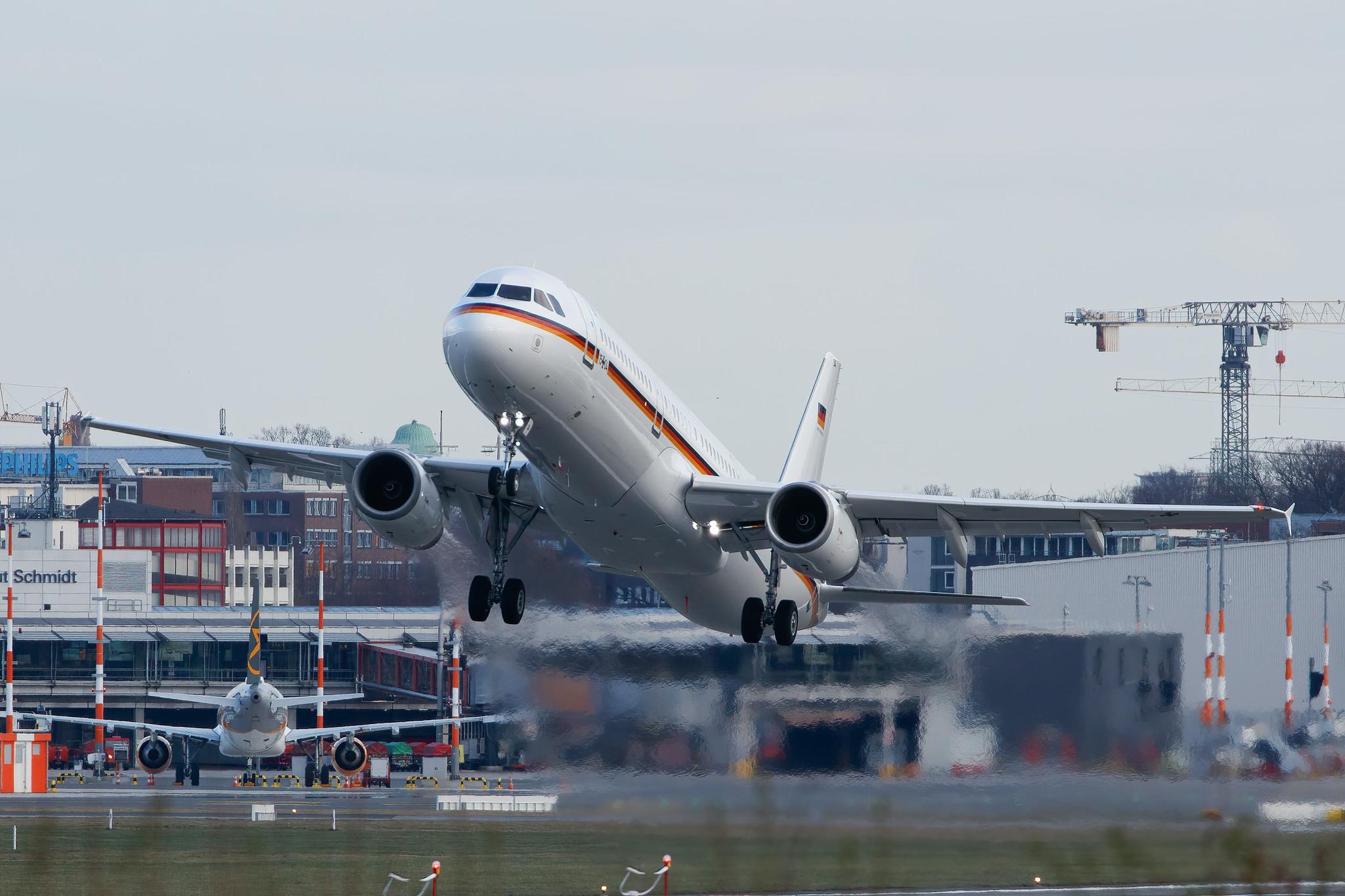 Hamburg Airport: German Air Force  (/ GAF) | Airbus A321-231 A321 | 15+04 | MSN 1214