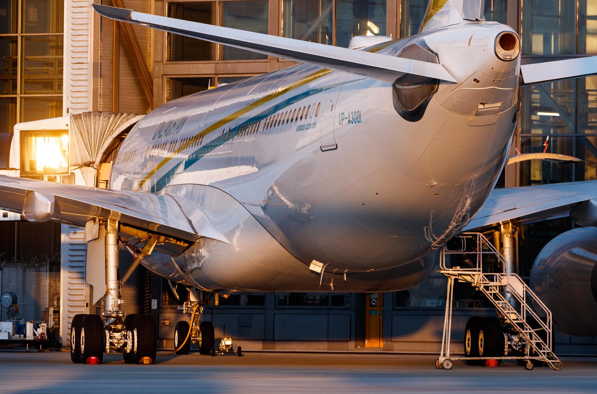 Hamburg Airport: Kazakhstan Government |  Airbus A330-243 A332 | UP-A3001 | MSN 0863