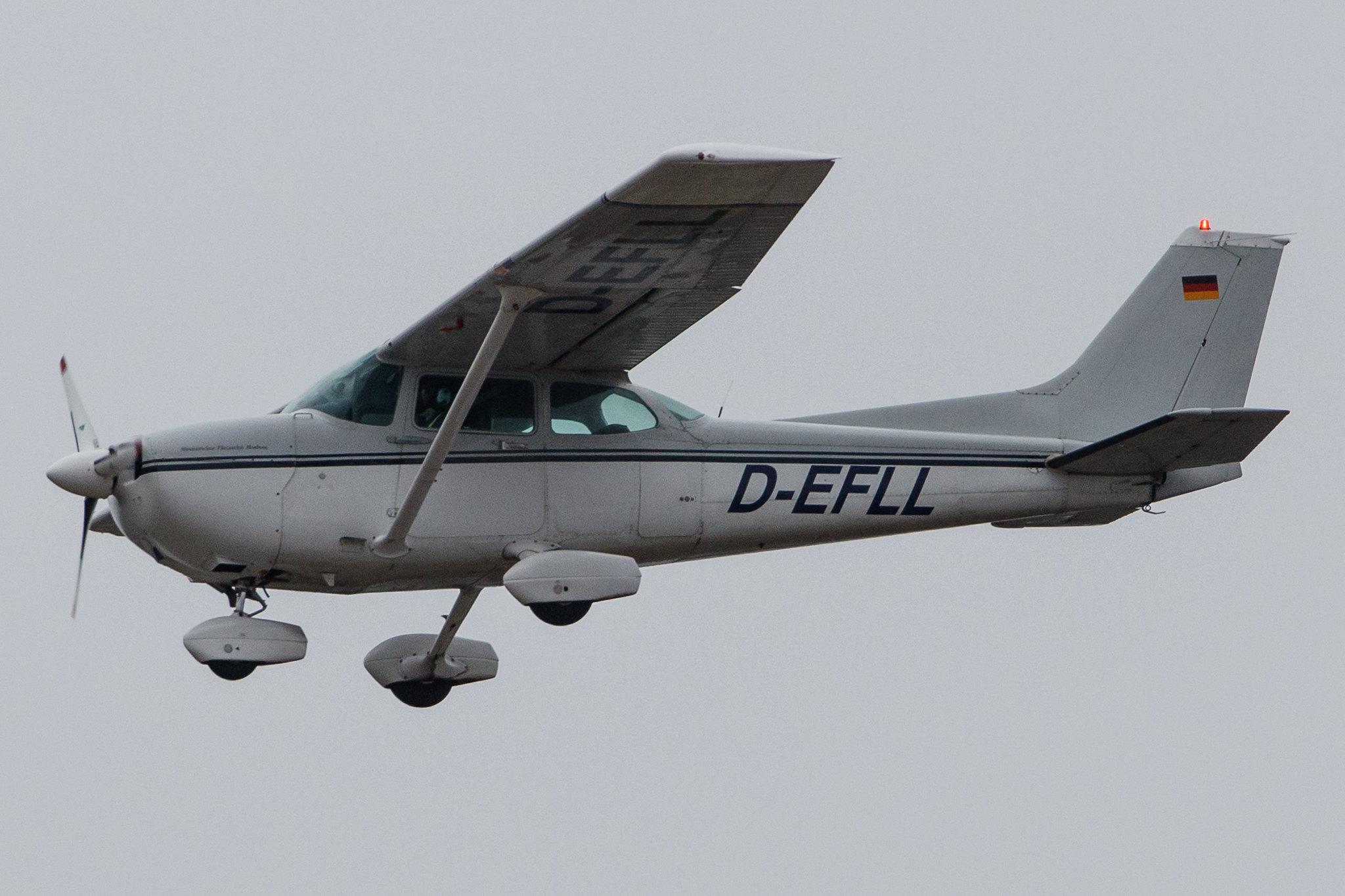Hamburg Airport: Private owner |  Cessna 172P Skyhawk C172 | D-EFLL | MSN 172-75489
