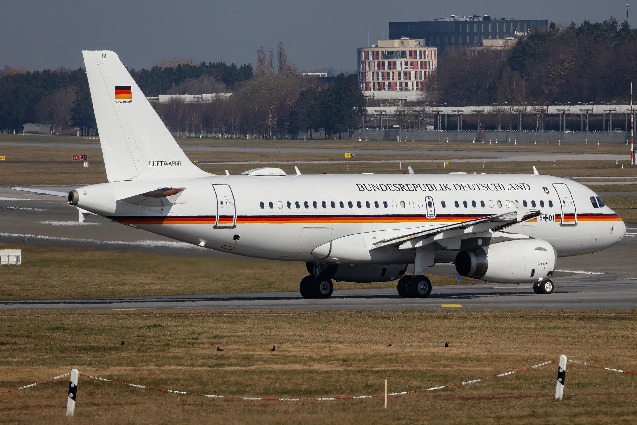 Hamburg Airport: German Air Force (/ GAF) |  Airbus A319-133(CJ) A319 | 15+01 | MSN 3897