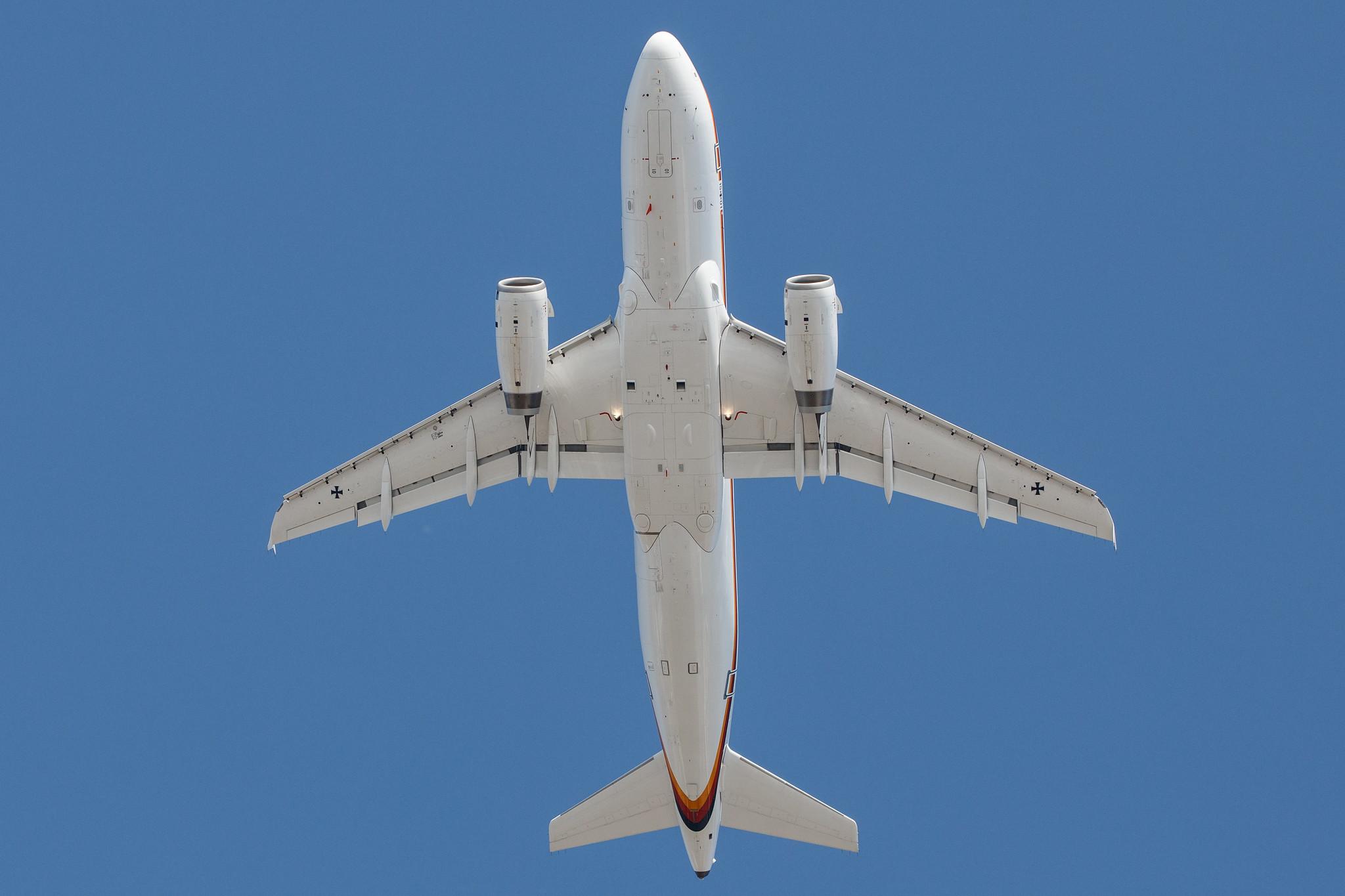 Hamburg Airport: German Air Force (/ GAF) |  Airbus A319-133(CJ) A319 | 15+01 | MSN 3897