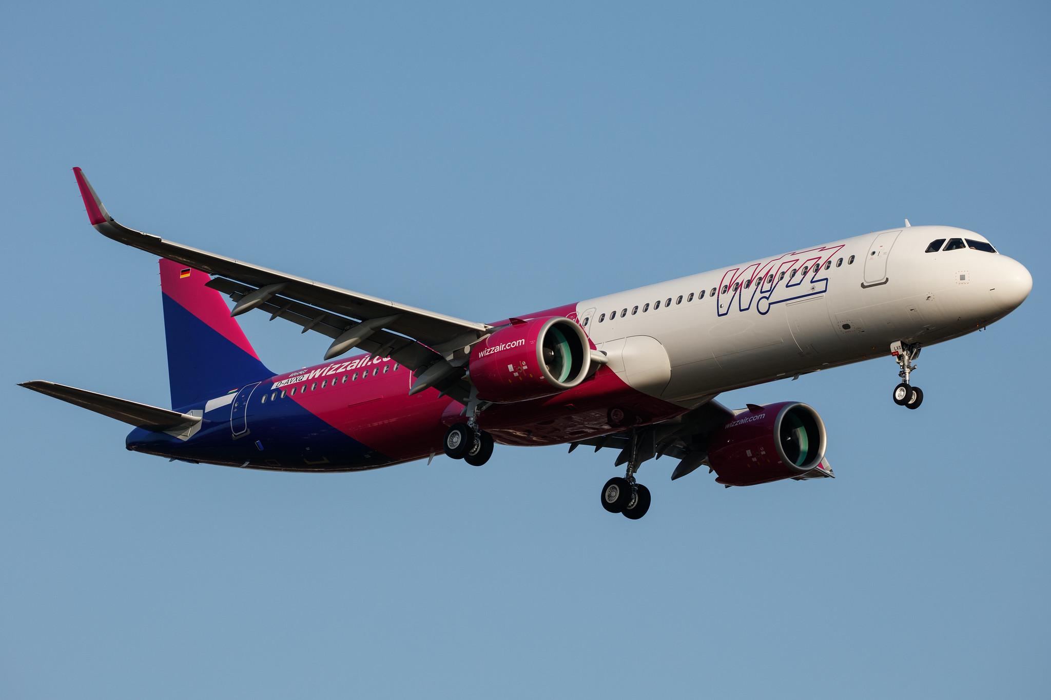 Hamburg Airport: Wizz Air (W6 / WZZ) | Airbus A321-271NX A21N | D-AVXQ | MSN 10526