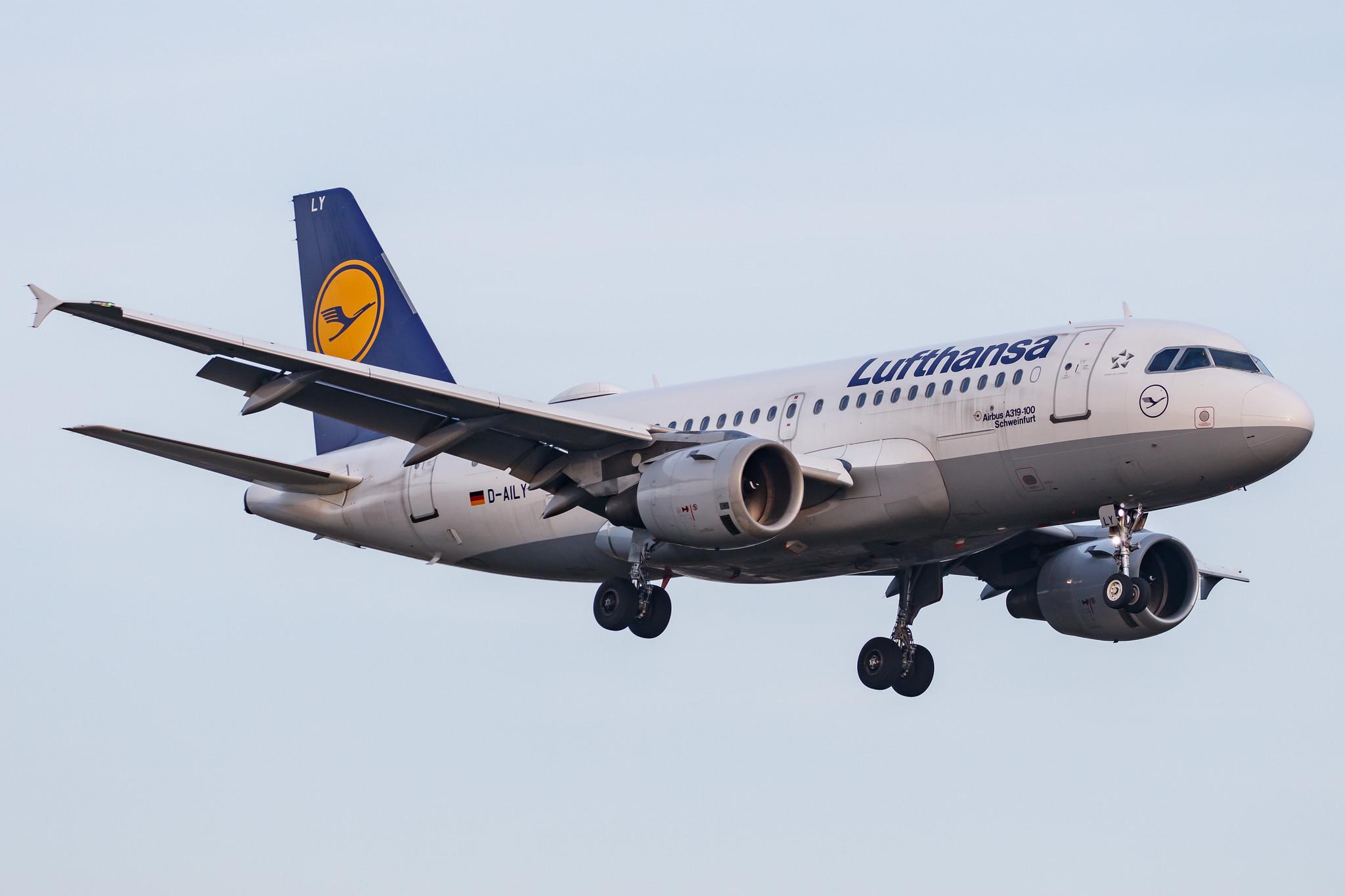 Hamburg Airport: Lufthansa (LH / DLH) |  Airbus A319-114 A319 | D-AILY | MSN 0875