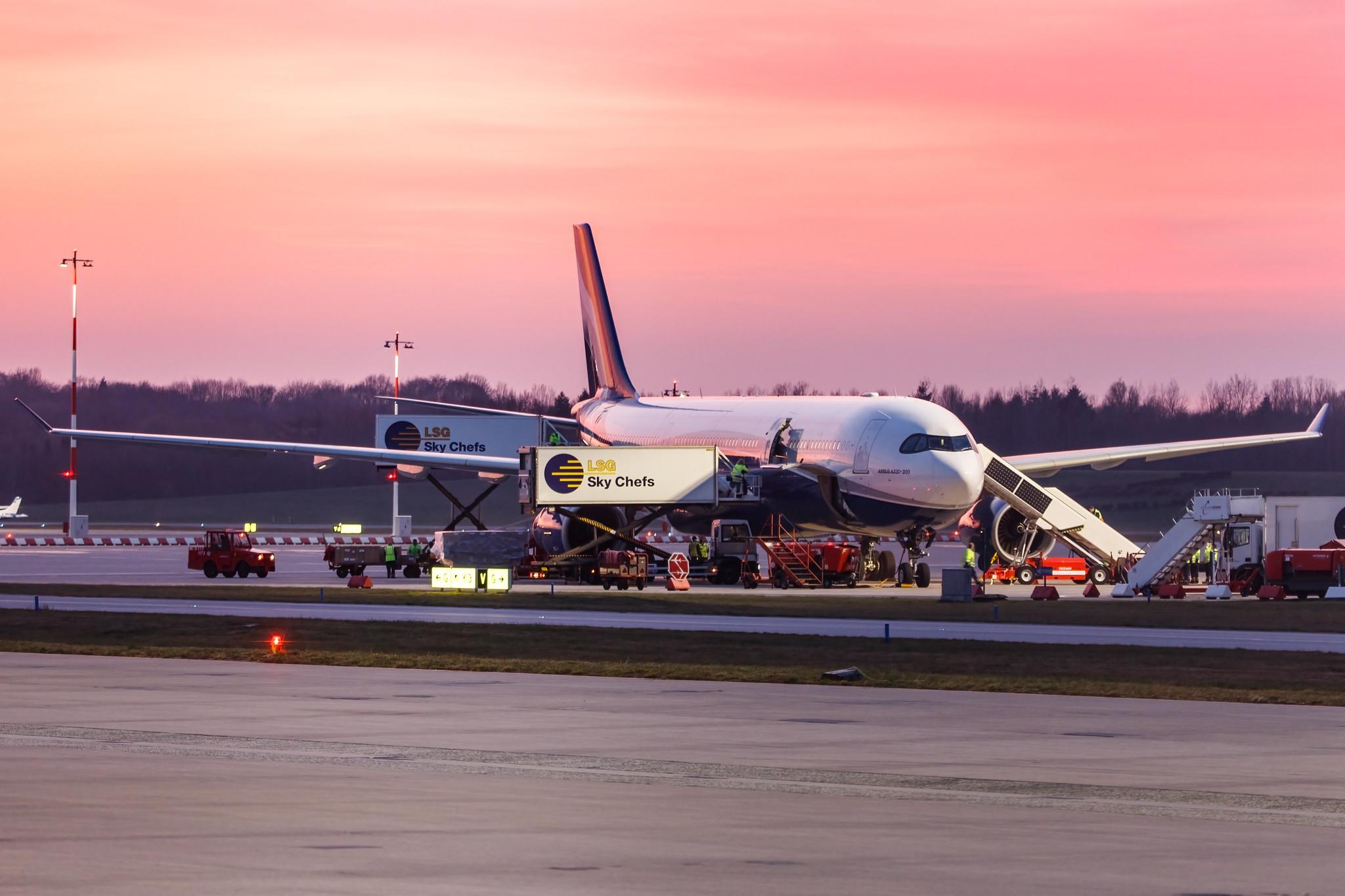Hamburg Airport: Hi Fly (5K / HFY) | Operator: Hi Fly Malta |  Airbus A330-343 A333 | 9H-TAJ | MSN 1453