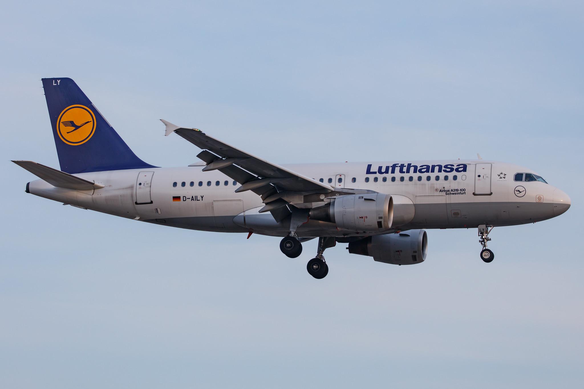 Hamburg Airport: Lufthansa (LH / DLH) |  Airbus A319-114 A319 | D-AILY | MSN 0875