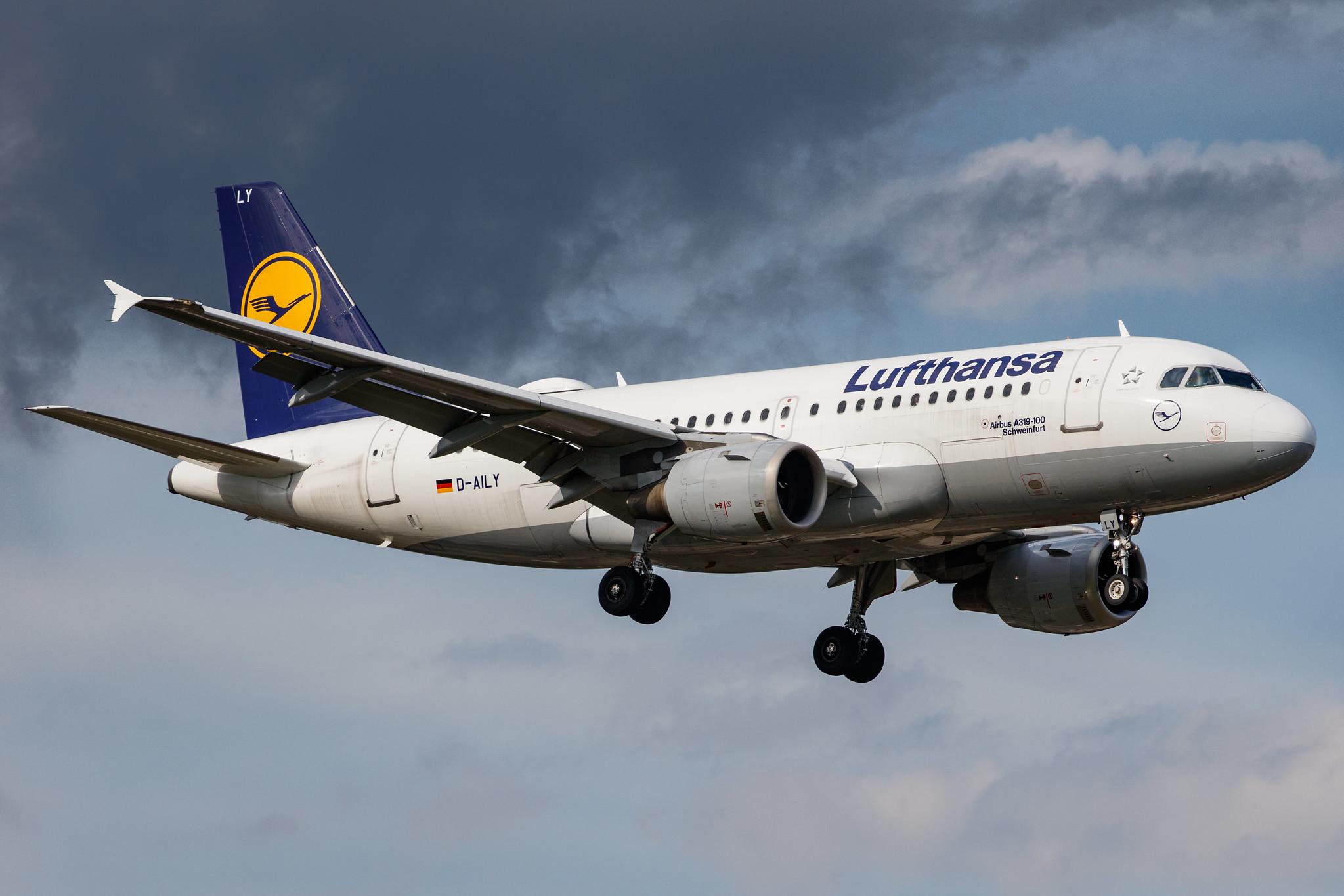 Hamburg Airport: Lufthansa (LH / DLH) |  Airbus A319-114 A319 | D-AILY | MSN 0875