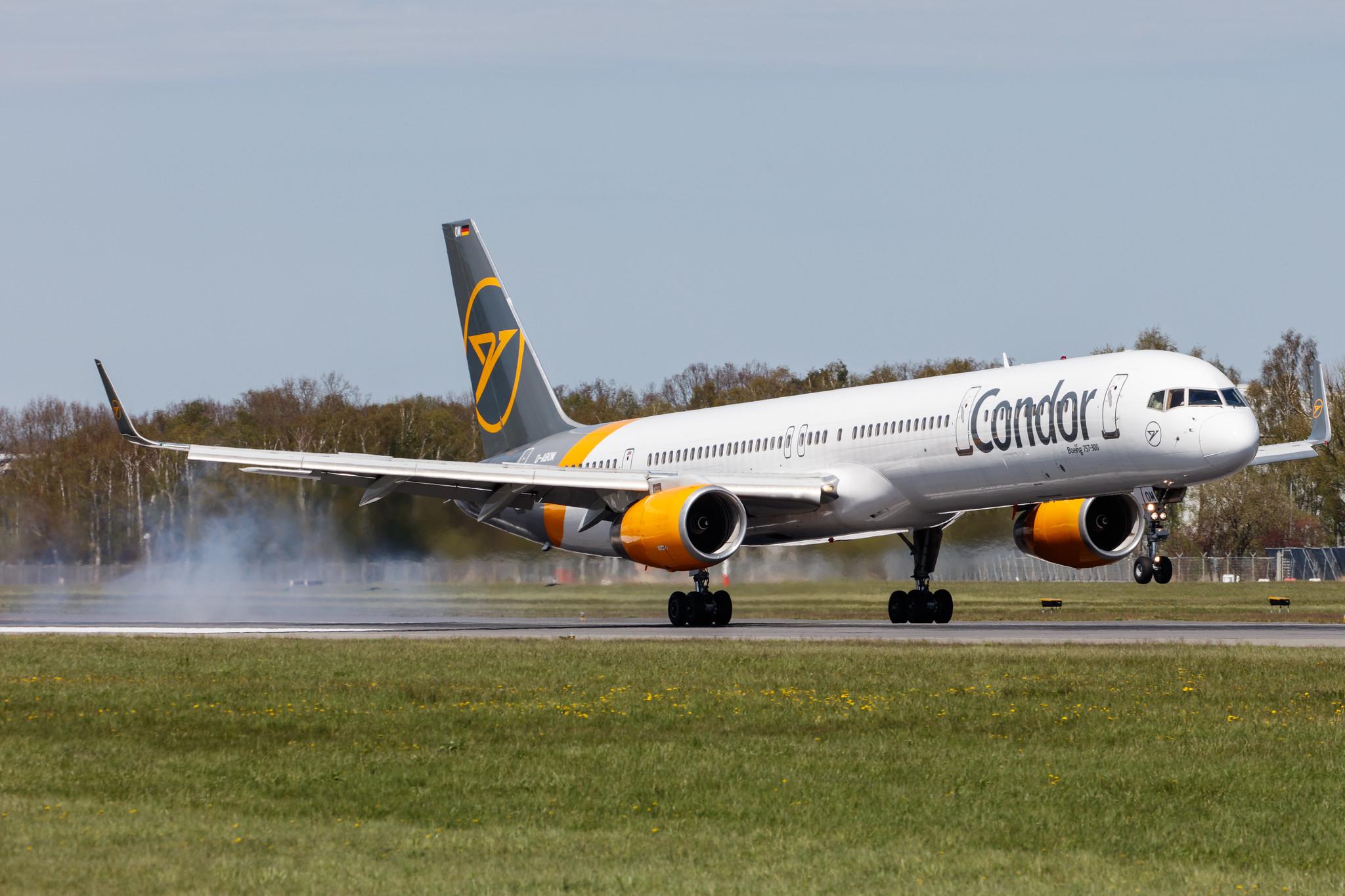 Hamburg Airport: Condor (DE / CFG) |  Boeing 757-330 B753 | D-ABOM | MSN 29022