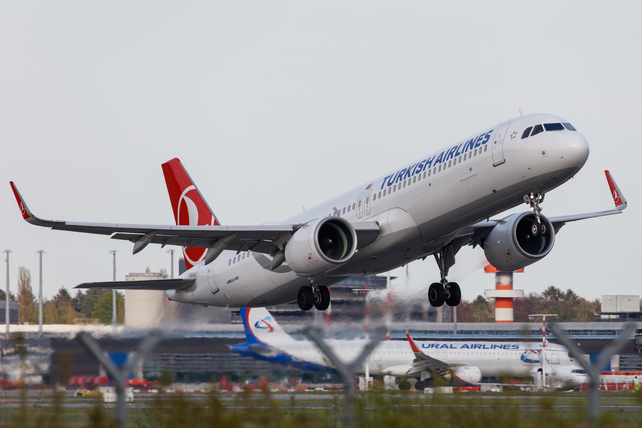 Hamburg Airport: Turkish Airlines (TK / THY) |  Airbus A321-271NX A21N | TC-LSK | MSN 09082