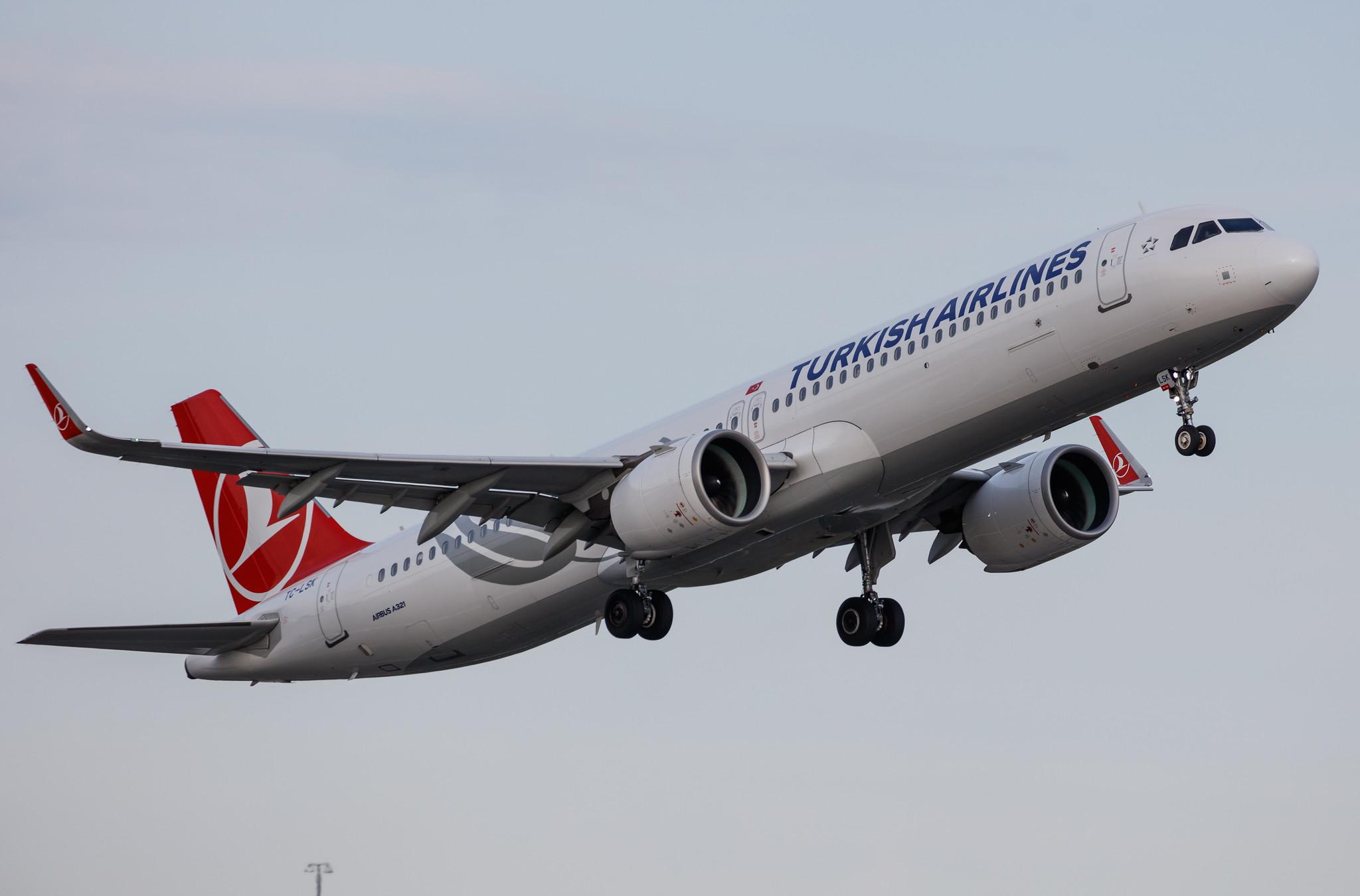 Hamburg Airport: Turkish Airlines (TK / THY) |  Airbus A321-271NX A21N | TC-LSK | MSN 09082