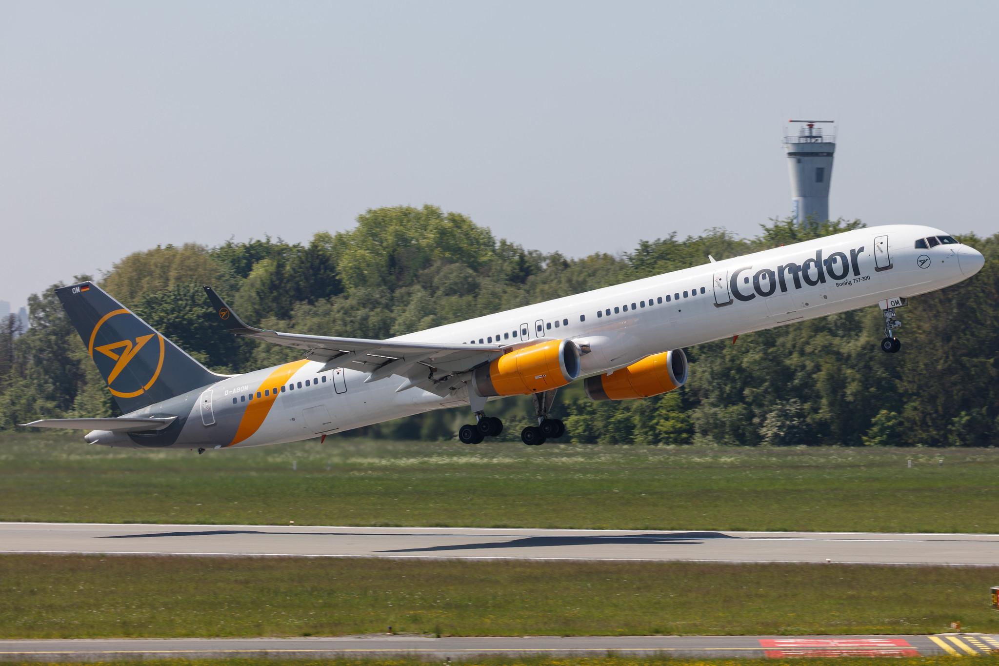 Hamburg Airport: Condor (DE / CFG) |  Boeing 757-330 B753 | D-ABOM | MSN 29022