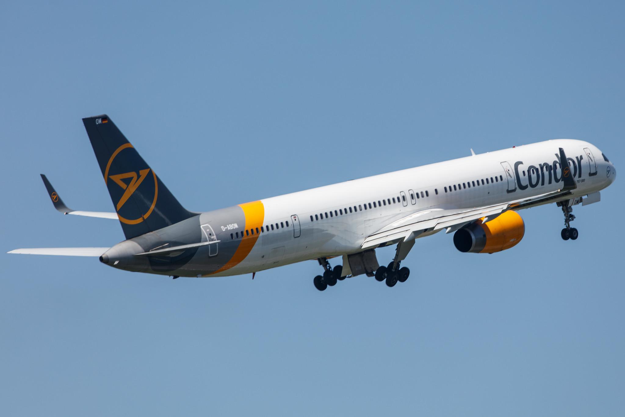 Hamburg Airport: Condor (DE / CFG) |  Boeing 757-330 B753 | D-ABOM | MSN 29022