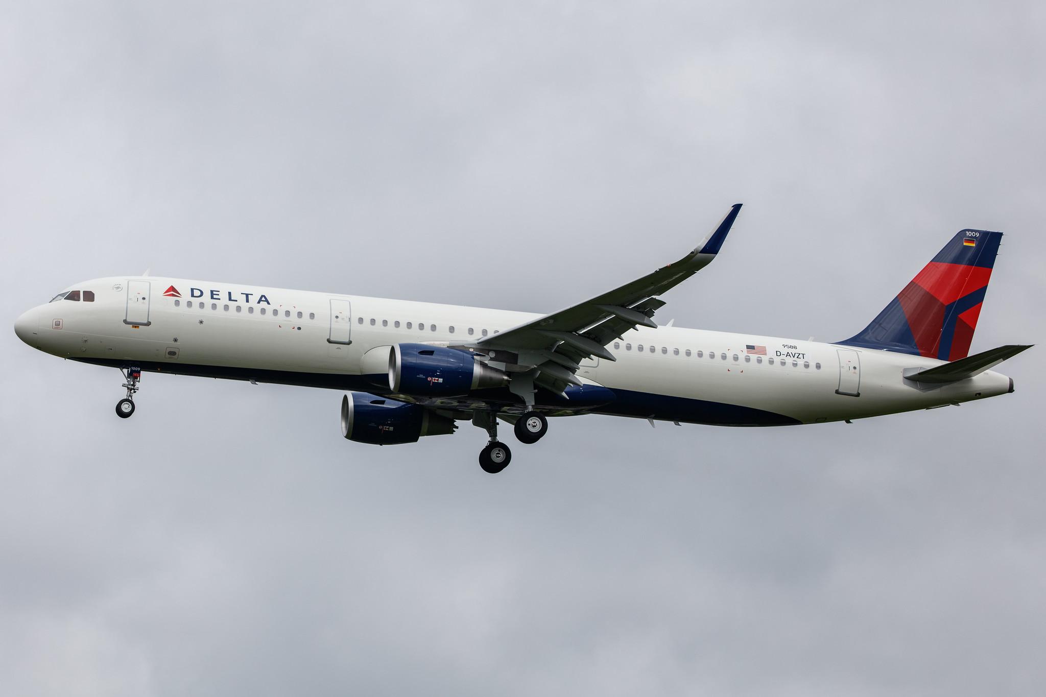 Hamburg Airport: Delta Air Lines (DL / DAL) |  Airbus A321-211 A321 | D-AVZT | MSN 9588