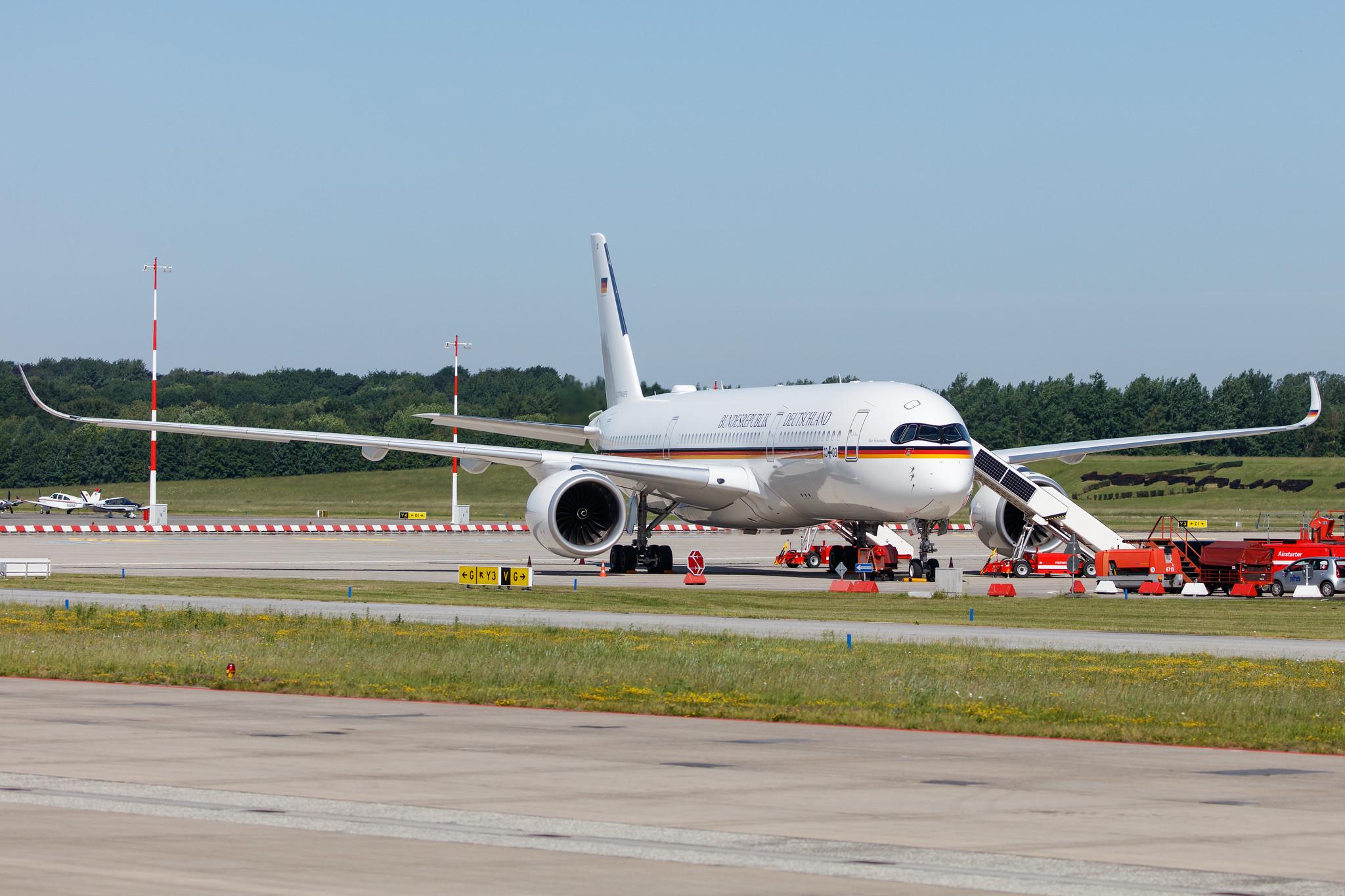Hamburg Airport: German Air Force (/ GAF) |  Airbus A350-941 A359 | 10+03 | MSN 416