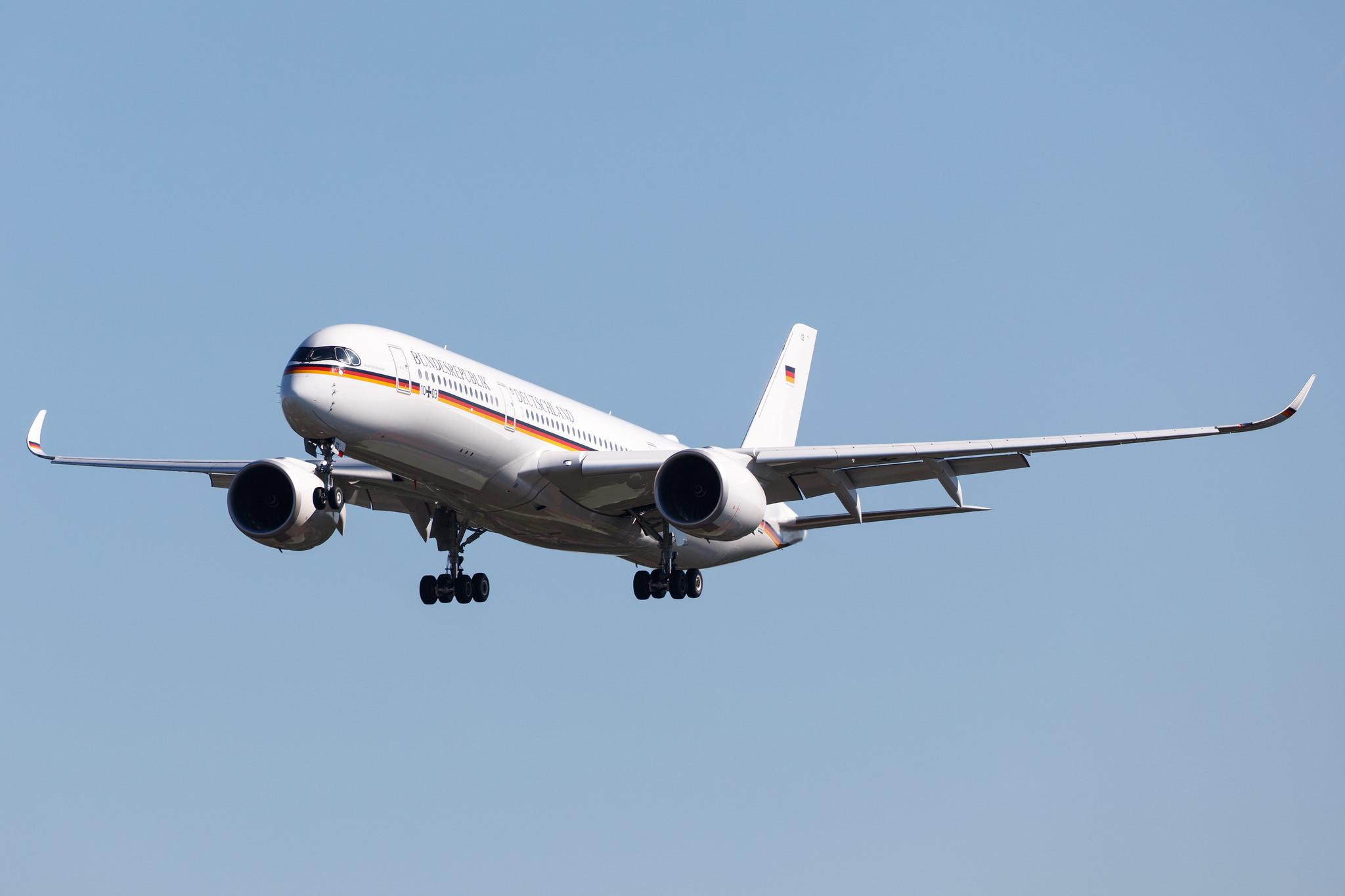 Hamburg Airport: German Air Force (/ GAF) |  Airbus A350-941 A359 | 10+03 | MSN 416