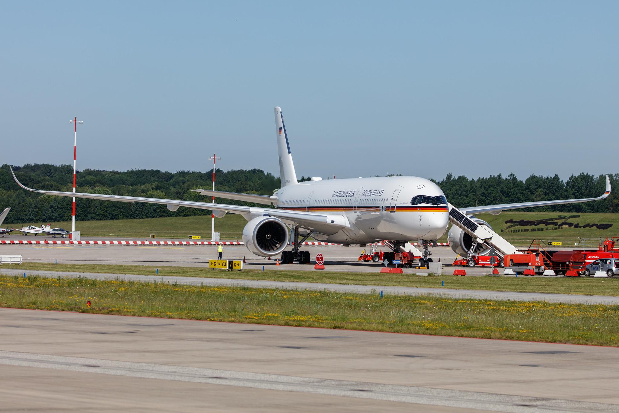 Hamburg Airport: German Air Force (/ GAF) |  Airbus A350-941 A359 | 10+03 | MSN 416