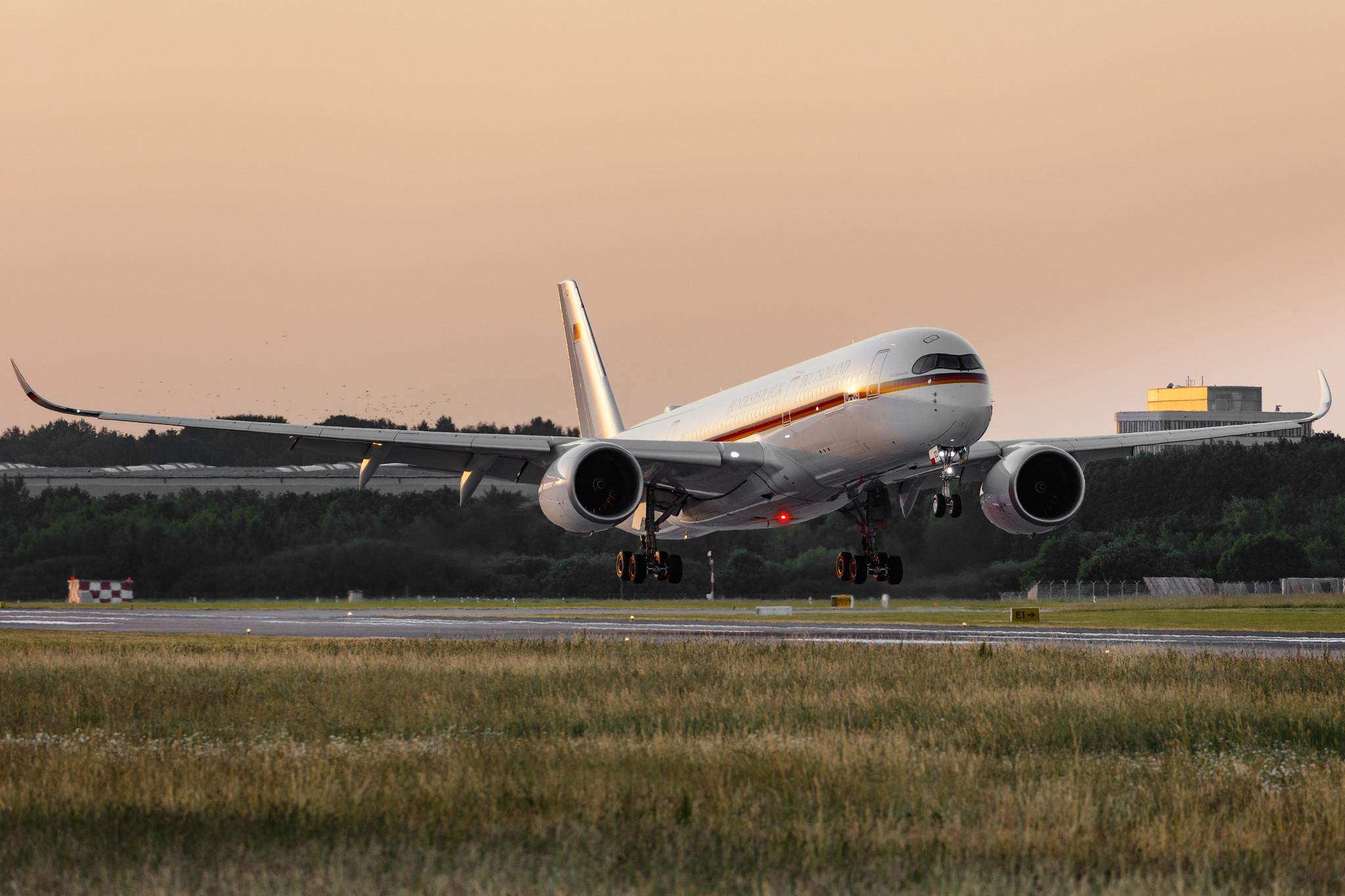 Hamburg Airport: Hamburg Airport: German Air Force (/ GAF) |  Airbus A350-941 A359 | 10+03 | MSN 416