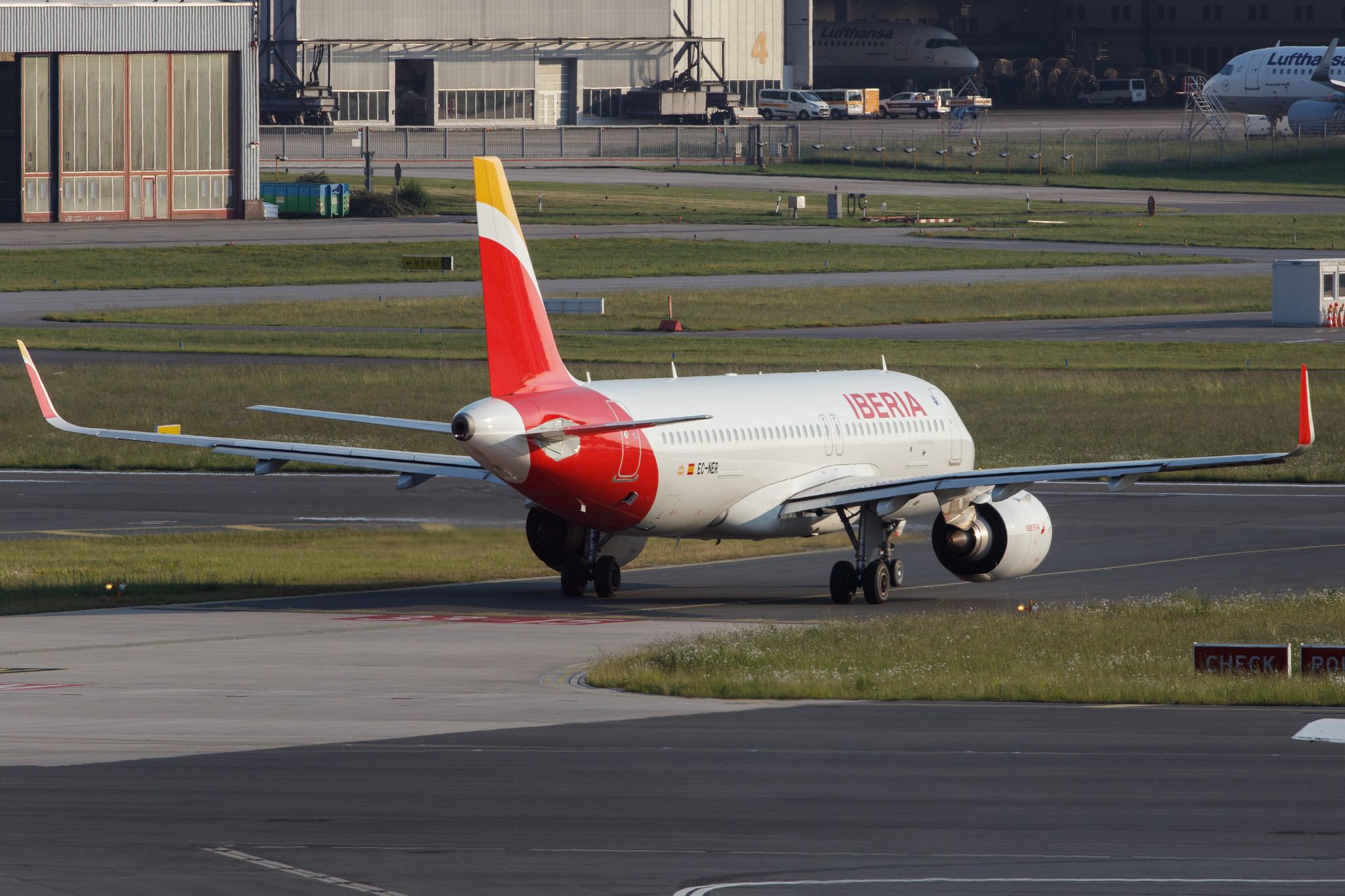 Hamburg Airport: Iberia (IB / IBE) |  Airbus A320-251N A20N | EC-NER | MSN 8996