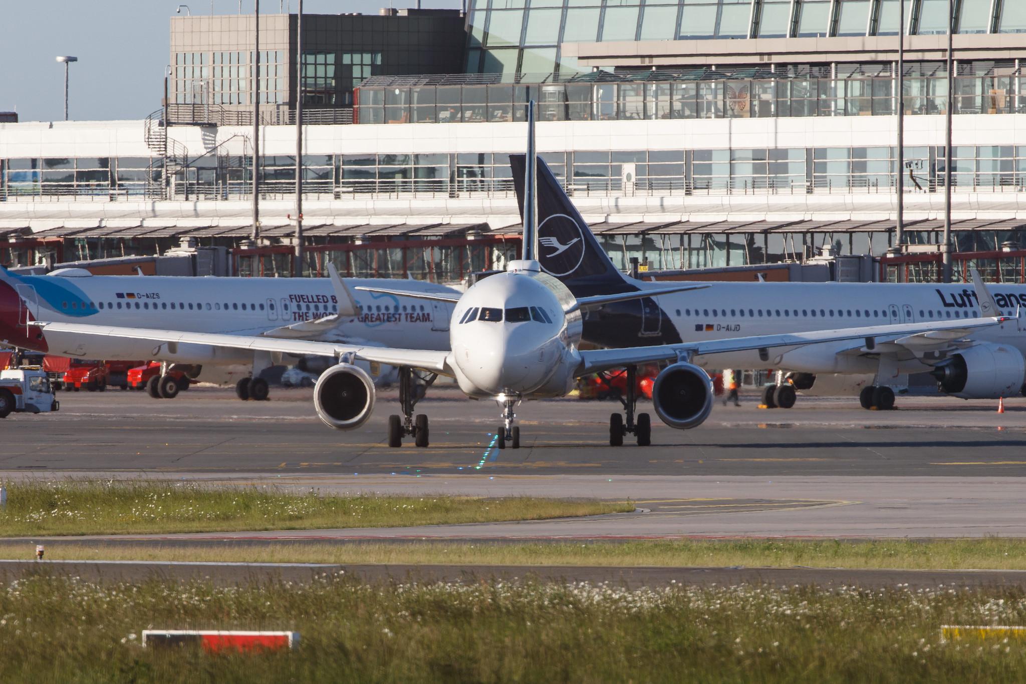 Hamburg Airport: Lufthansa (LH / DLH) |  Livery: Star Alliance Livery | Operator: Lufthansa CityLine |  Airbus A319-114 A319 | D-AILS | MSN 0729