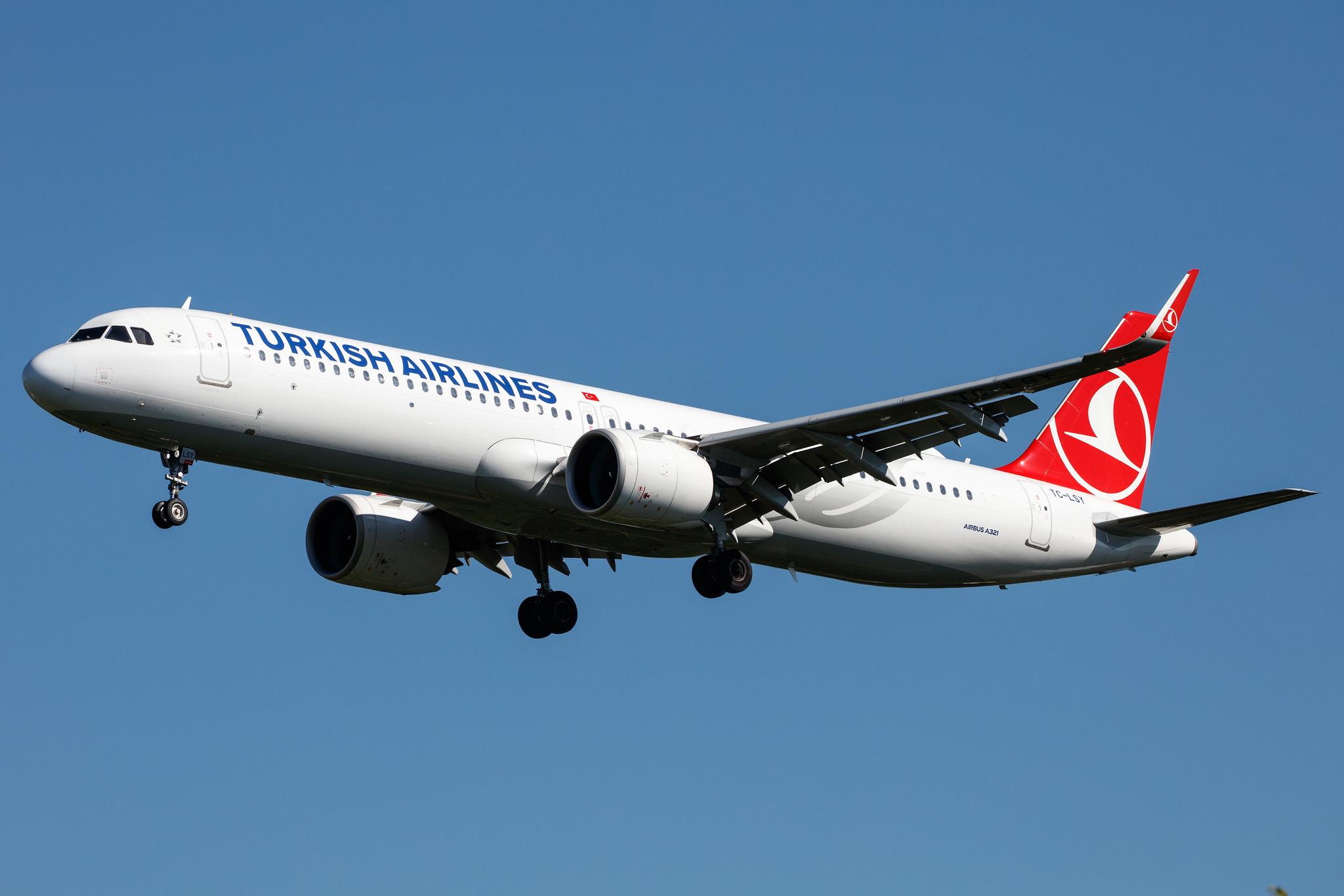 Hamburg Airport: Turkish Airlines (TK / THY) |  Airbus A321-271NX A21N | TC-LSY | MSN 09415