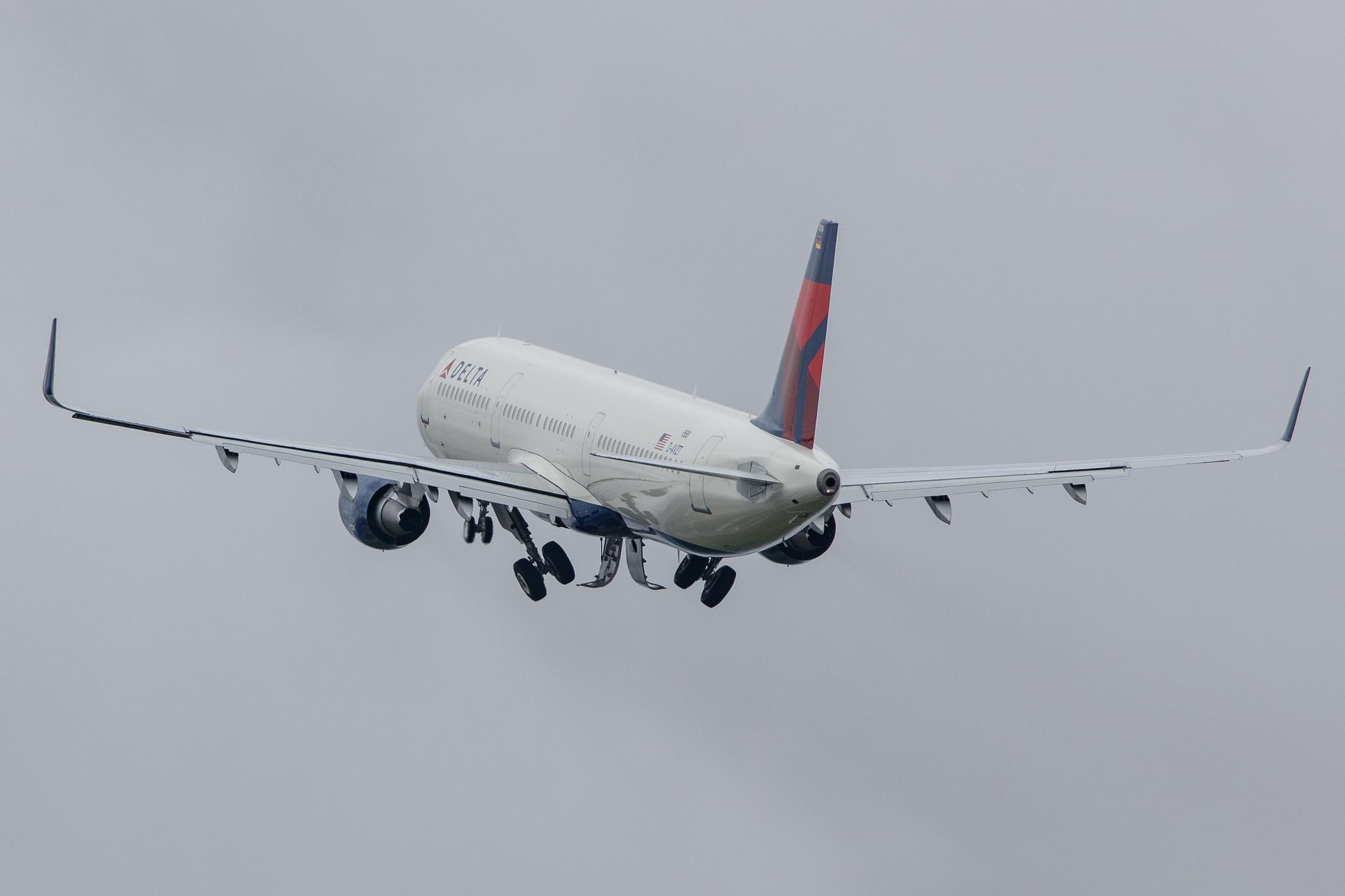 Hamburg Airport: Delta Air Lines (DL / DAL) |  Airbus A321-211 A321 | D-AVZT | MSN 9588