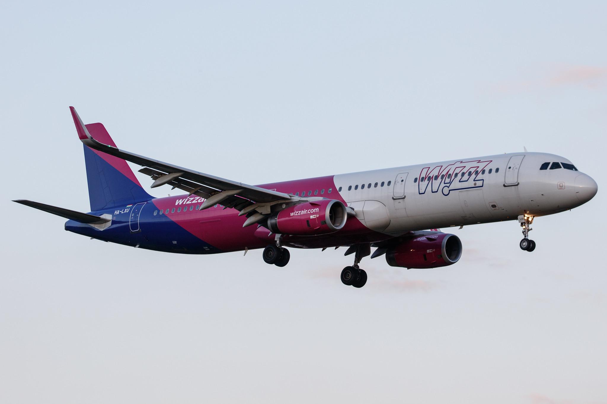 Hamburg Airport: Wizz Air (W6 / WZZ) |  Airbus A321-231 A321 | HA-LXU | MSN 7763